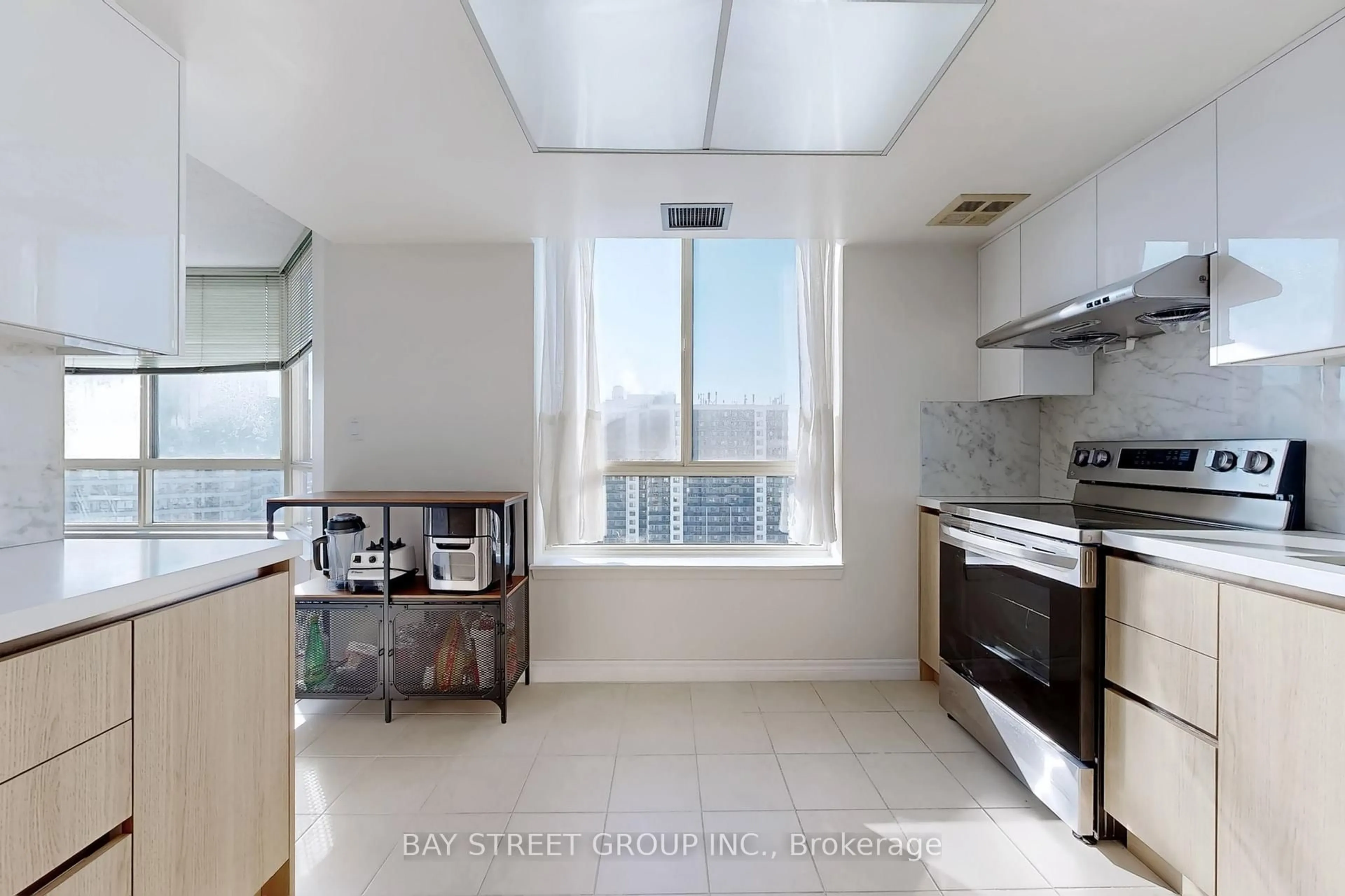 Standard kitchen, unknown for 275 Bamburgh Circ #1708, Toronto Ontario M1W 3X4