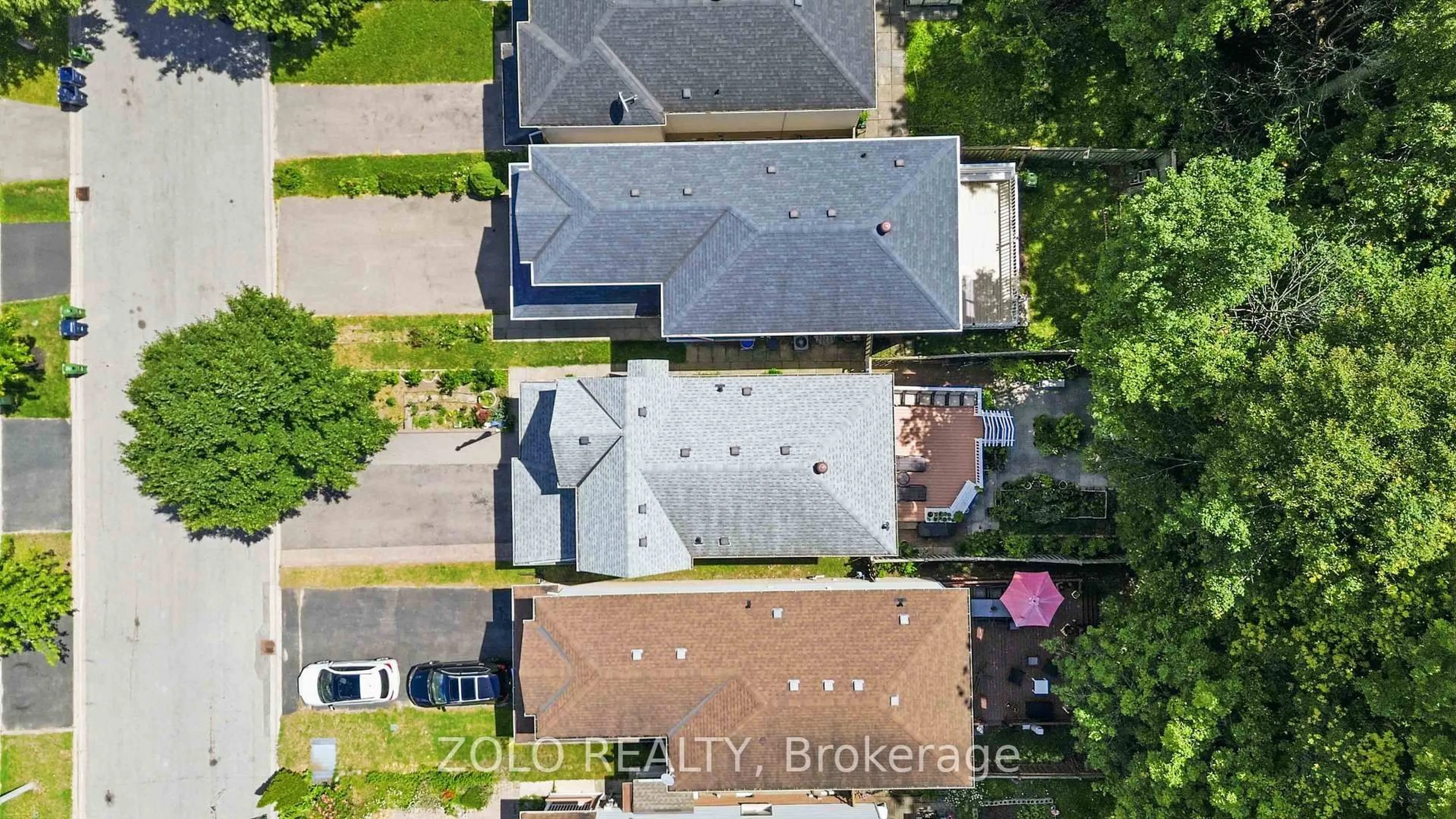 A pic from outside/outdoor area/front of a property/back of a property/a pic from drone, street for 82 Piperbrook Cres, Toronto Ontario M1E 5G9