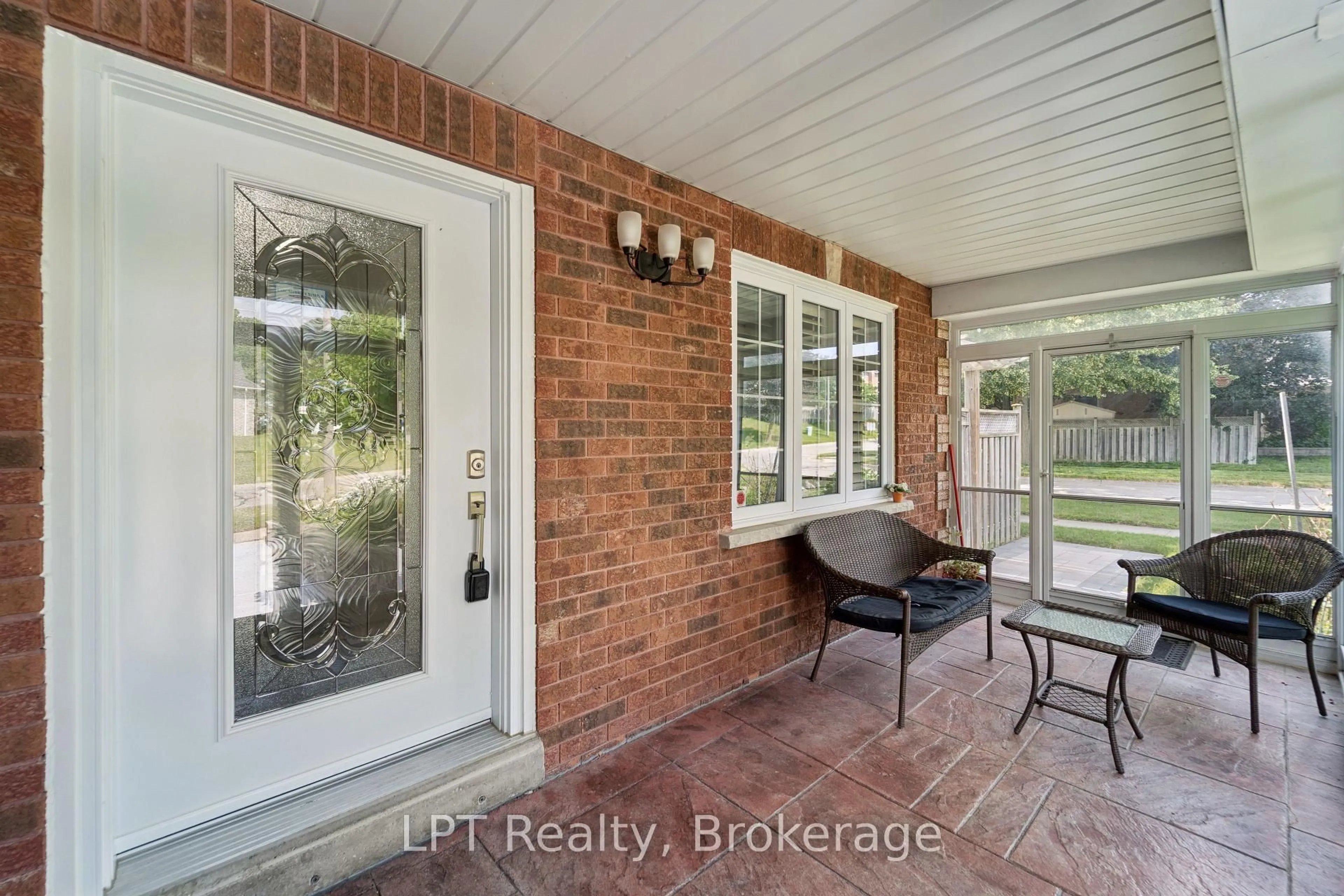 Indoor entryway for 1 Mayfield Cres, Whitby Ontario L1N 8P3