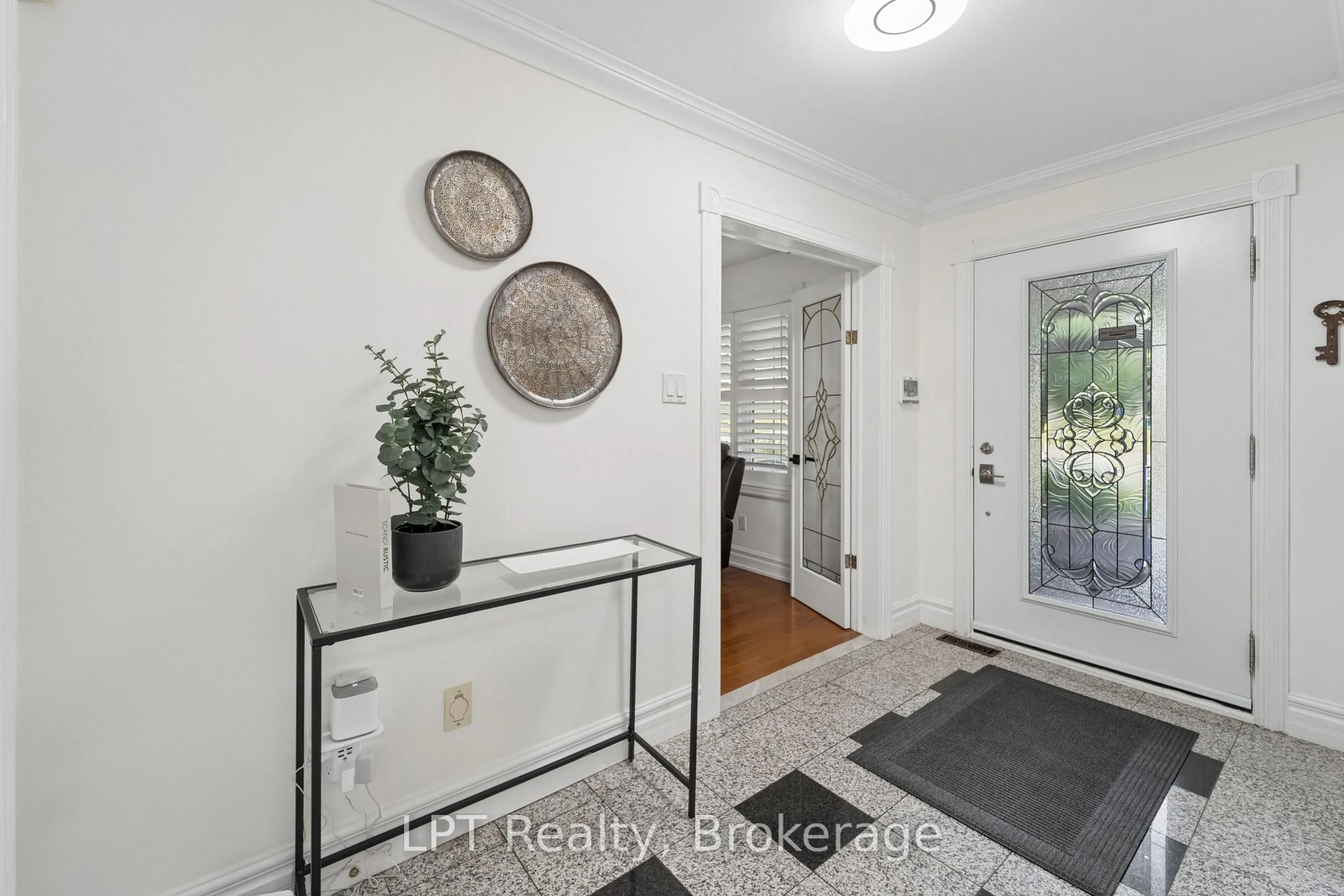Indoor entryway for 1 Mayfield Cres, Whitby Ontario L1N 8P3