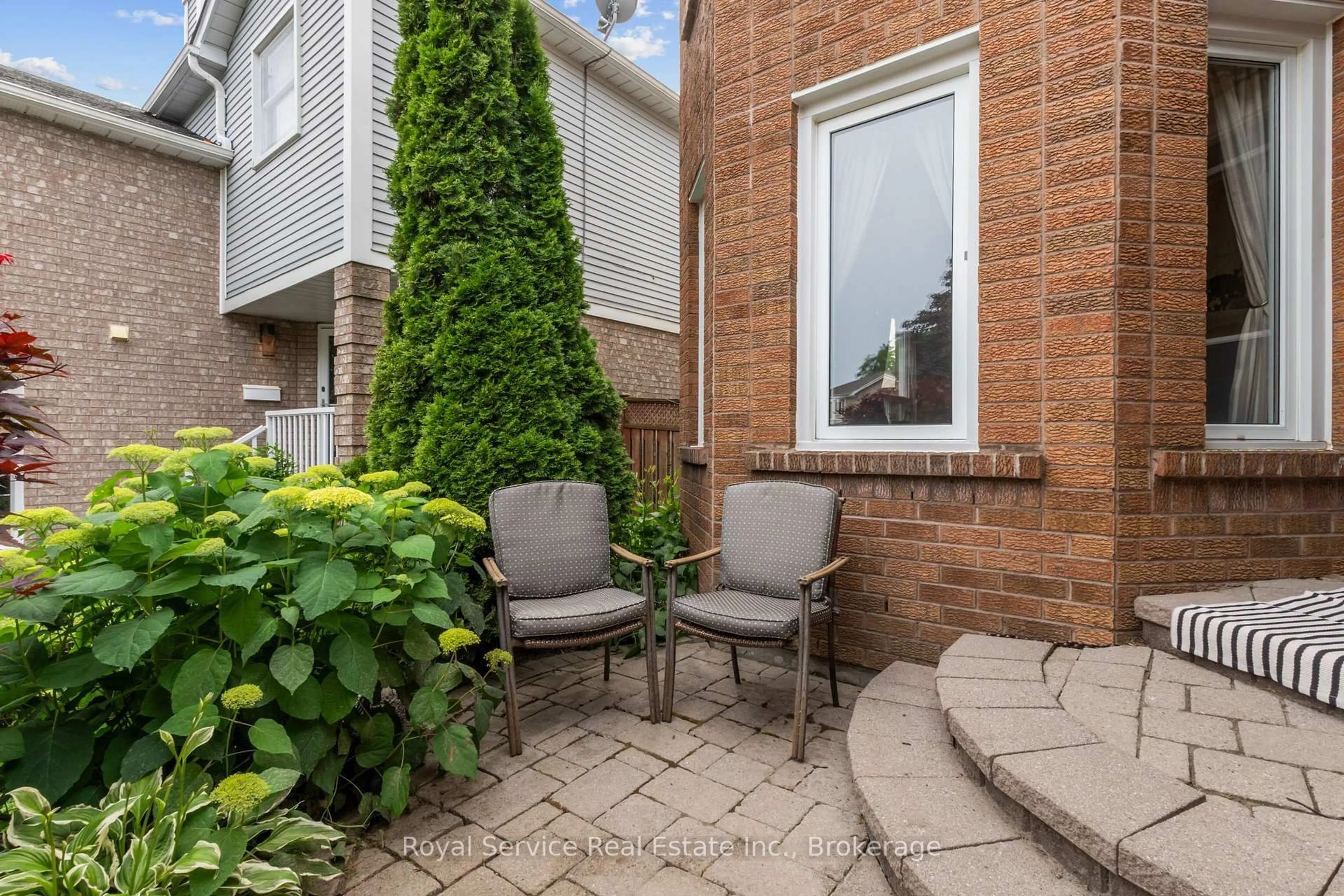 Patio, street for 56 Stanford Cres, Clarington Ontario L1B 1E9