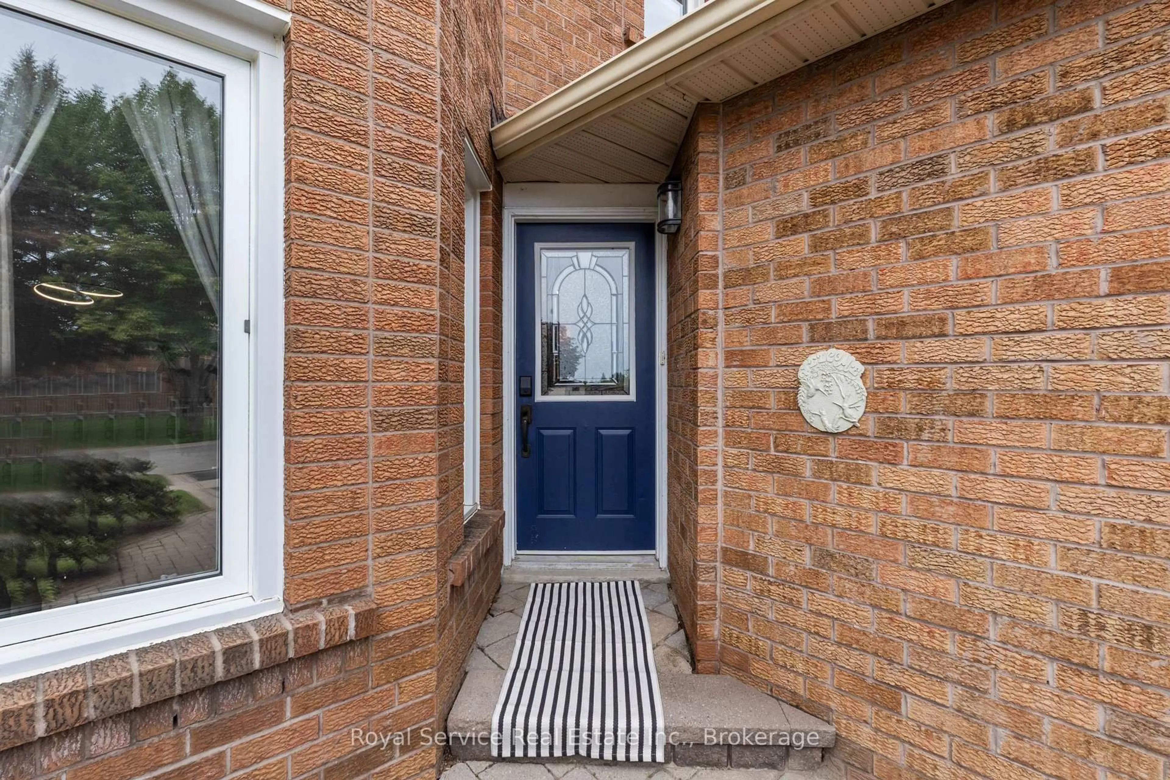 Indoor entryway for 56 Stanford Cres, Clarington Ontario L1B 1E9