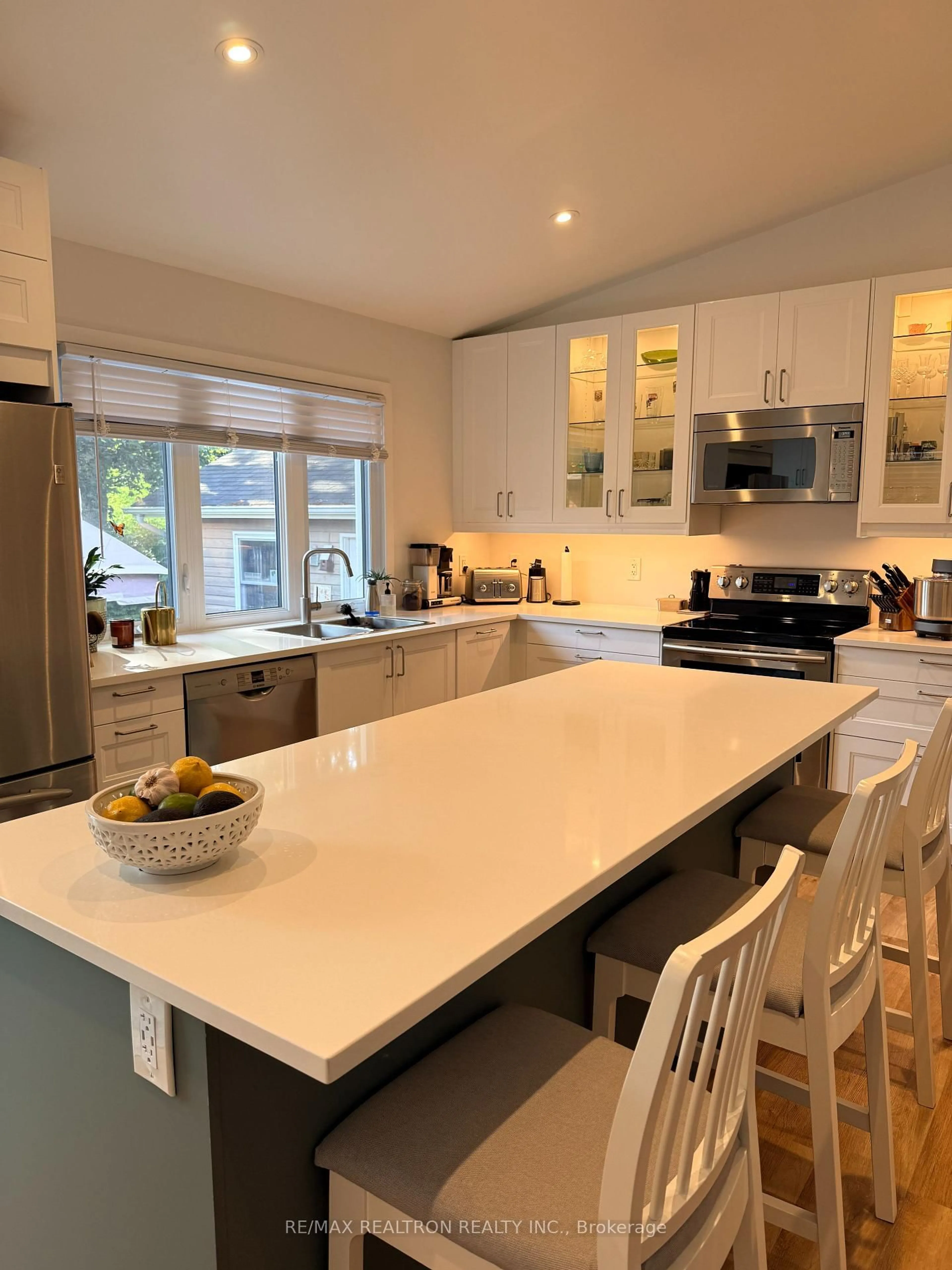 Open concept kitchen, unknown for 14 Squires Ave, Toronto Ontario M4B 2R3