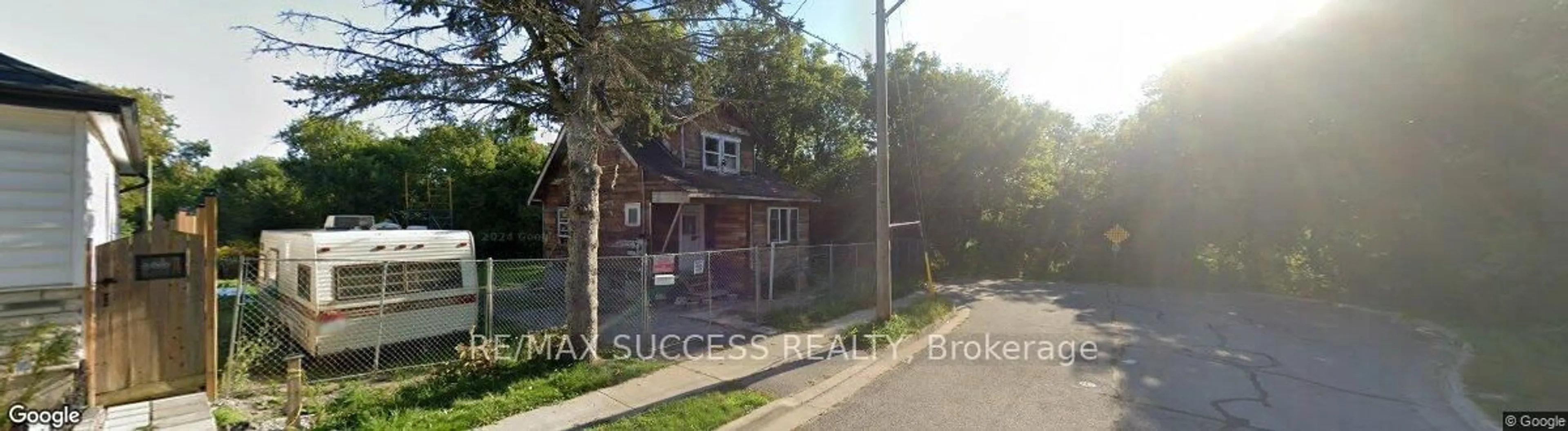 Blurry image for 85 Hall St, Oshawa Ontario L1H 2Y8