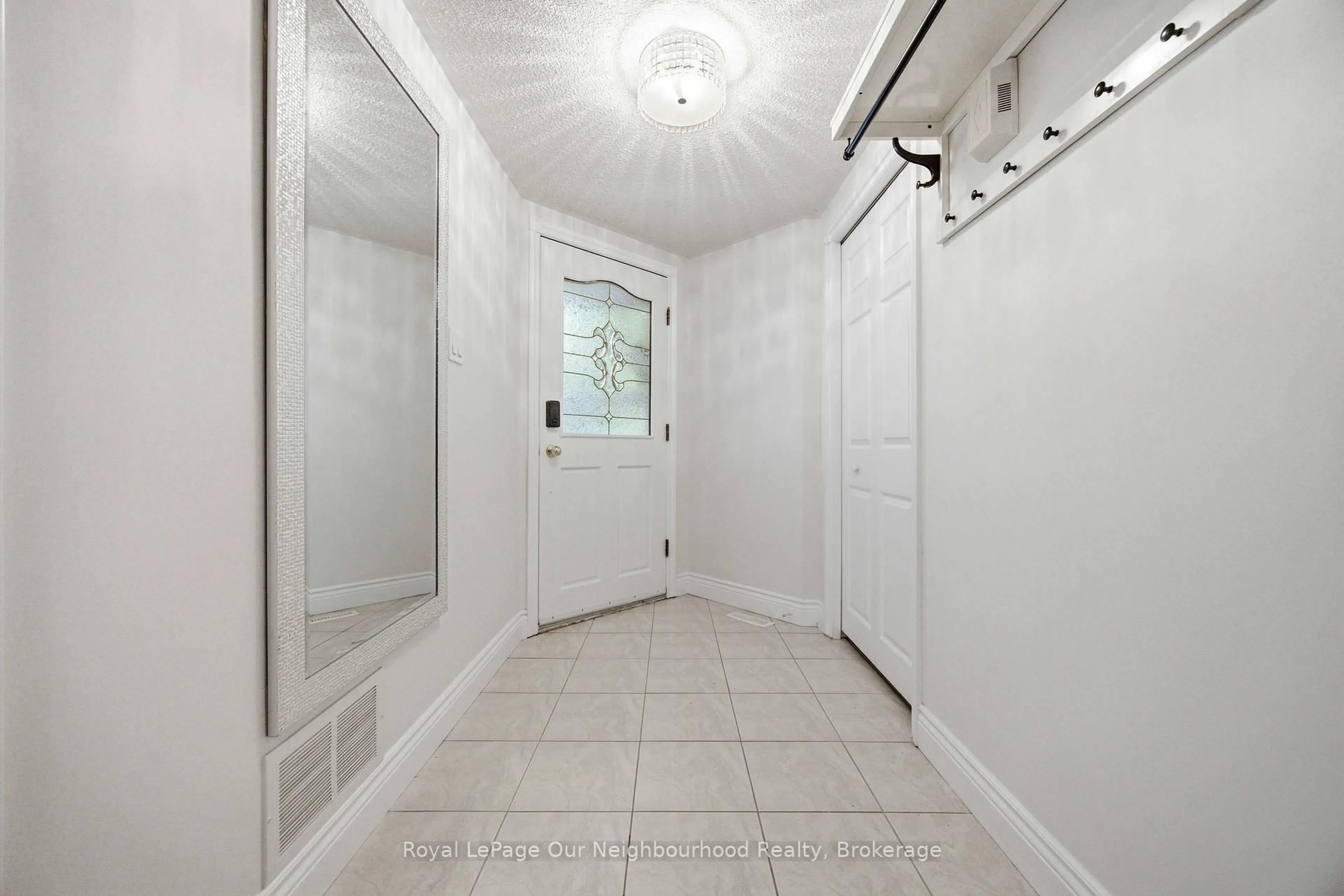 Indoor entryway for 29 Becca Hall Tr, Toronto Ontario M1V 2T7