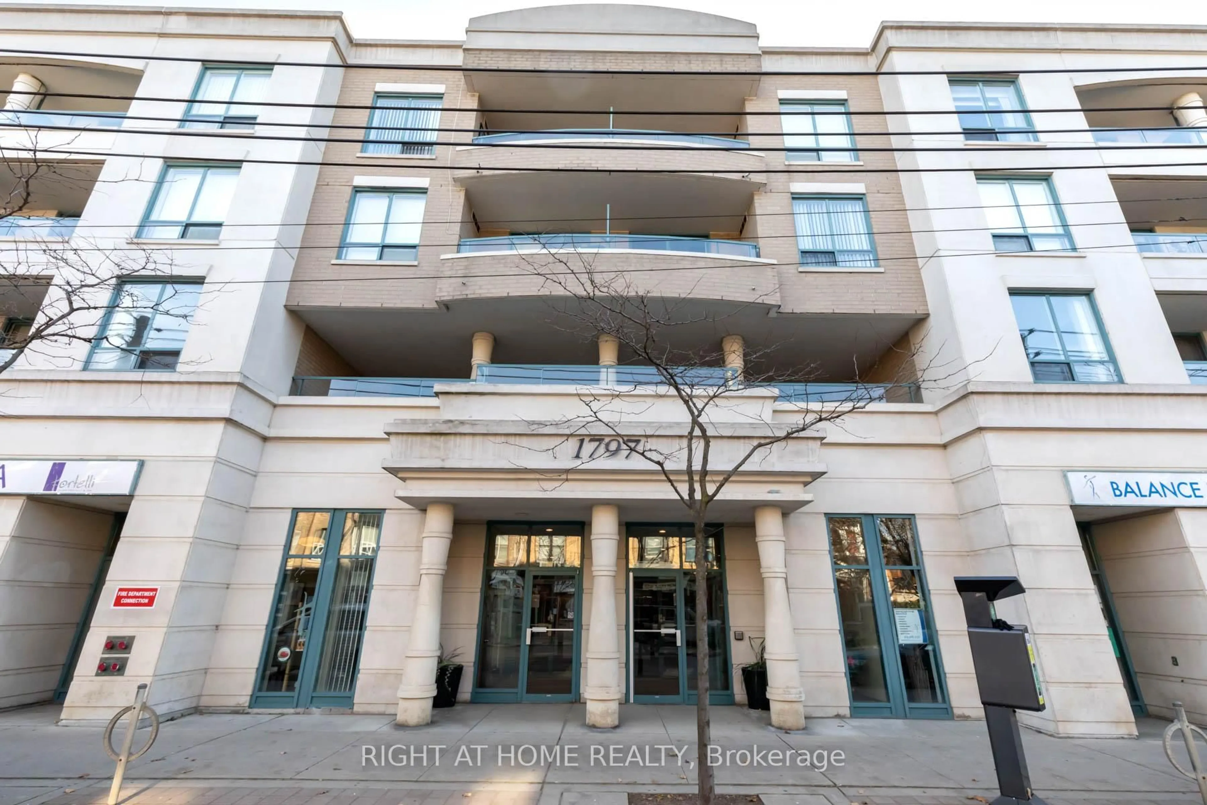 Indoor foyer for 1797 Queen St #207, Toronto Ontario M4L 3Y5