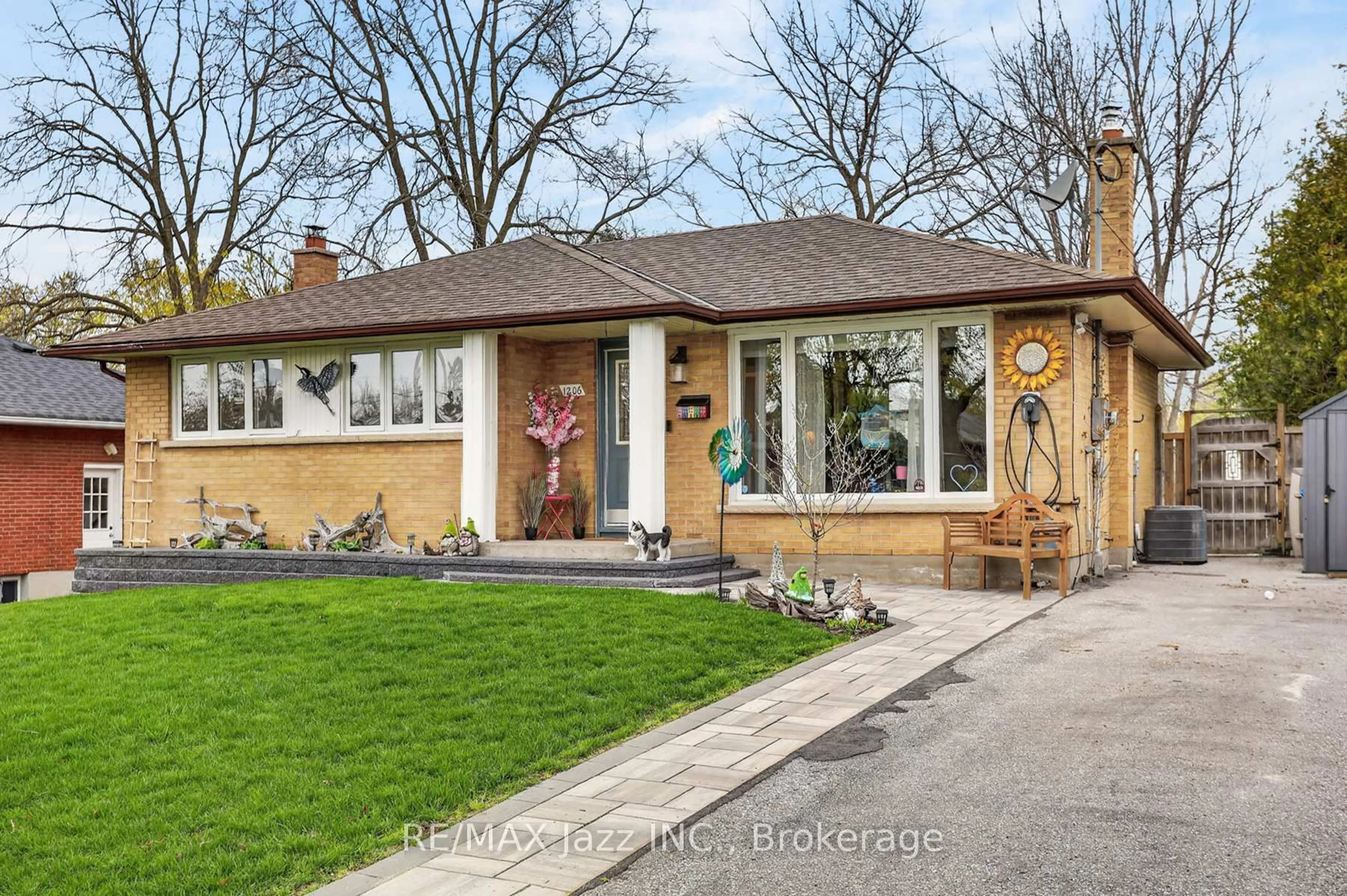 Home with brick exterior material, street for 1206 Belvedere Ave, Oshawa Ontario L1H 1T3