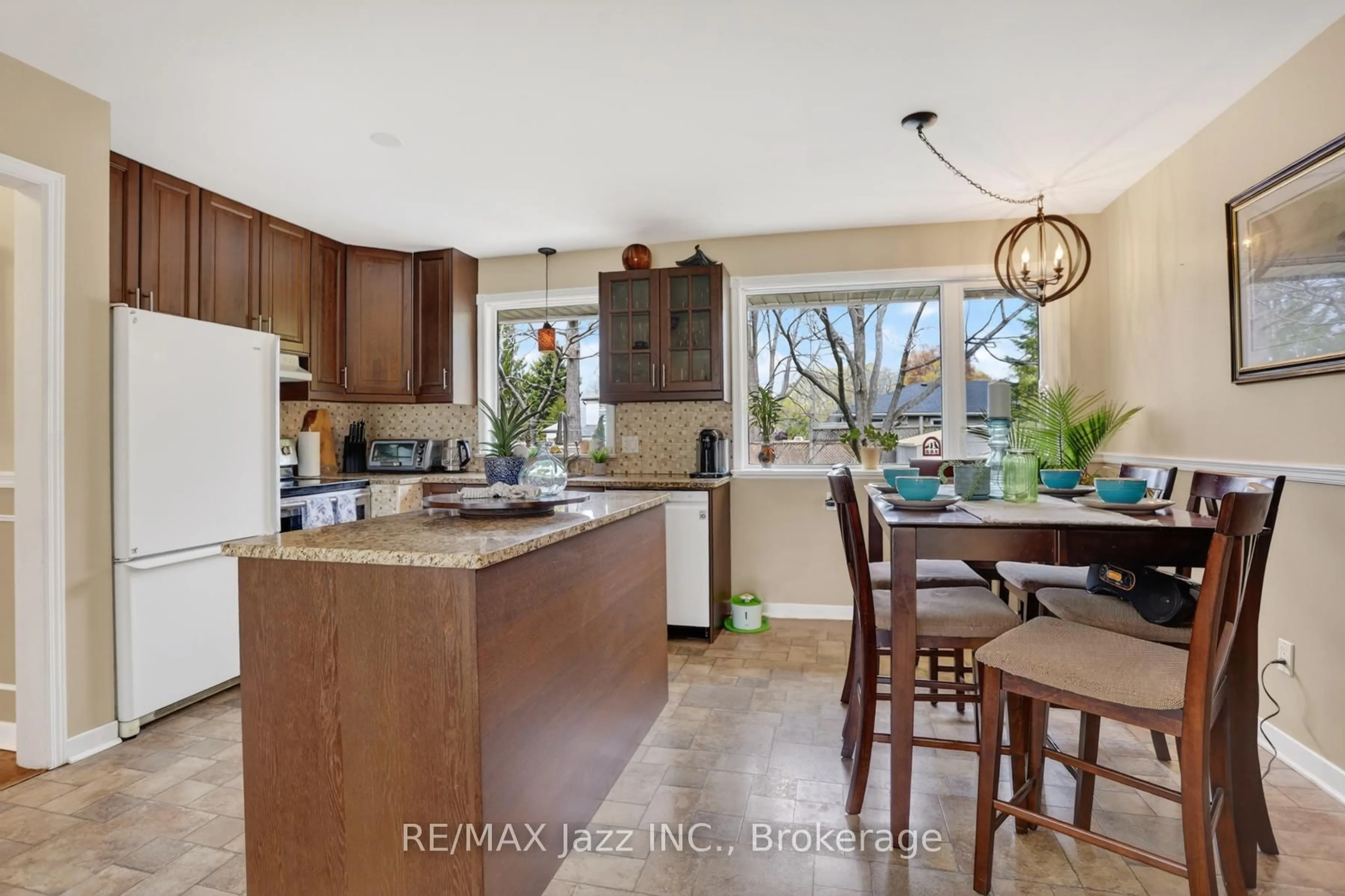 Open concept kitchen, ceramic/tile floor for 1206 Belvedere Ave, Oshawa Ontario L1H 1T3