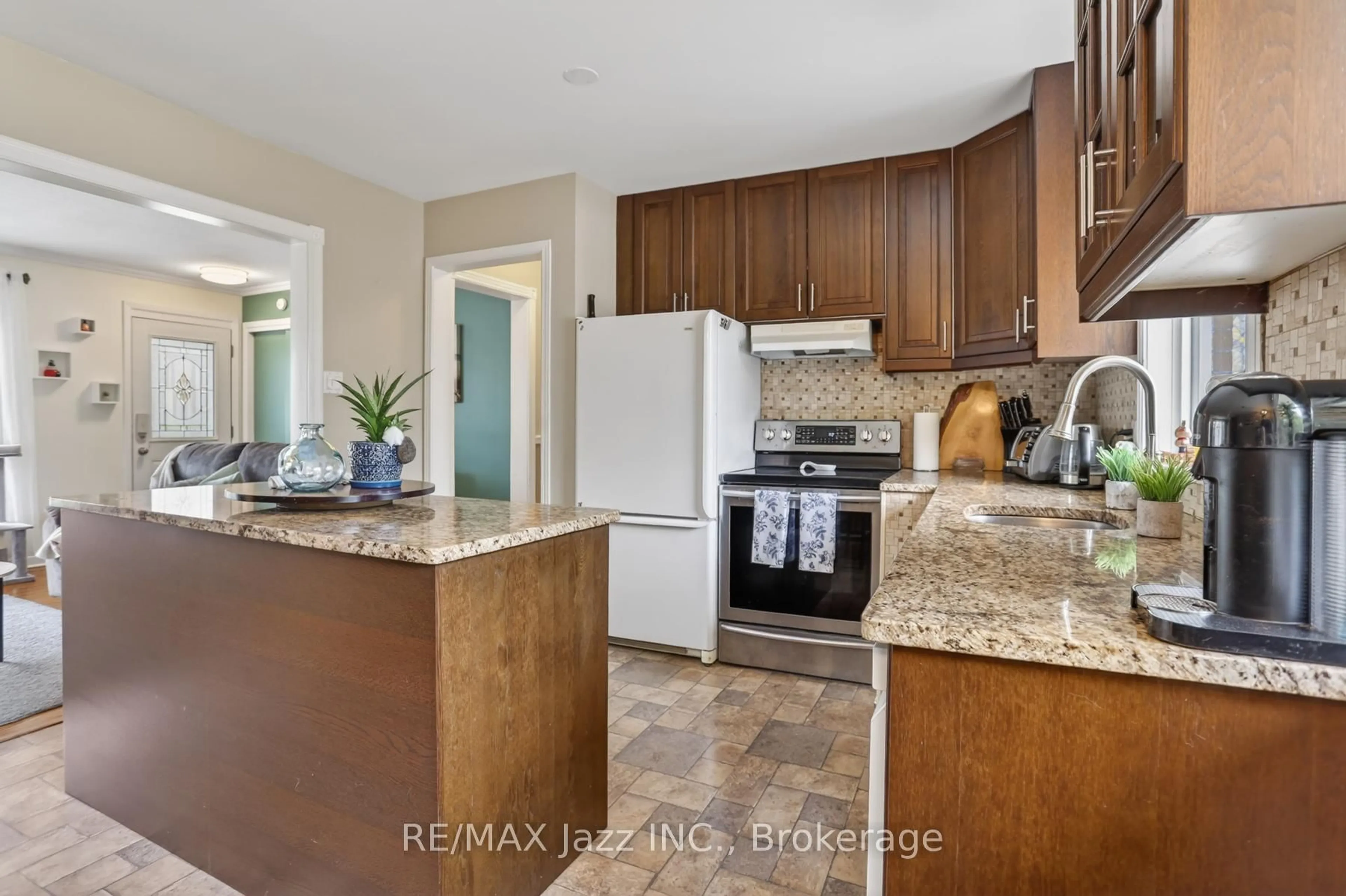 Open concept kitchen, ceramic/tile floor for 1206 Belvedere Ave, Oshawa Ontario L1H 1T3