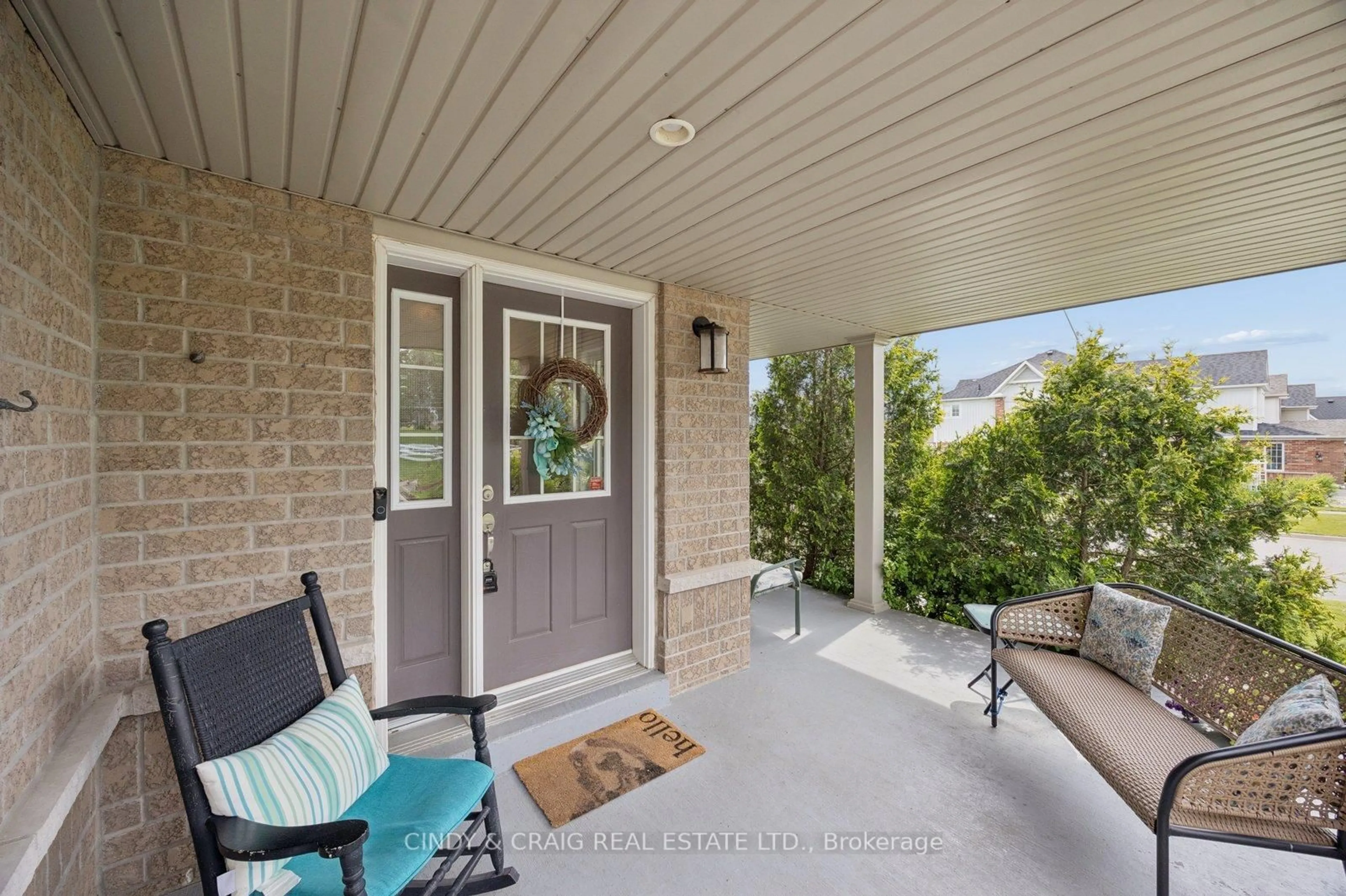 Indoor entryway for 1443A Gord Vinson Ave, Clarington Ontario L1E 0A2