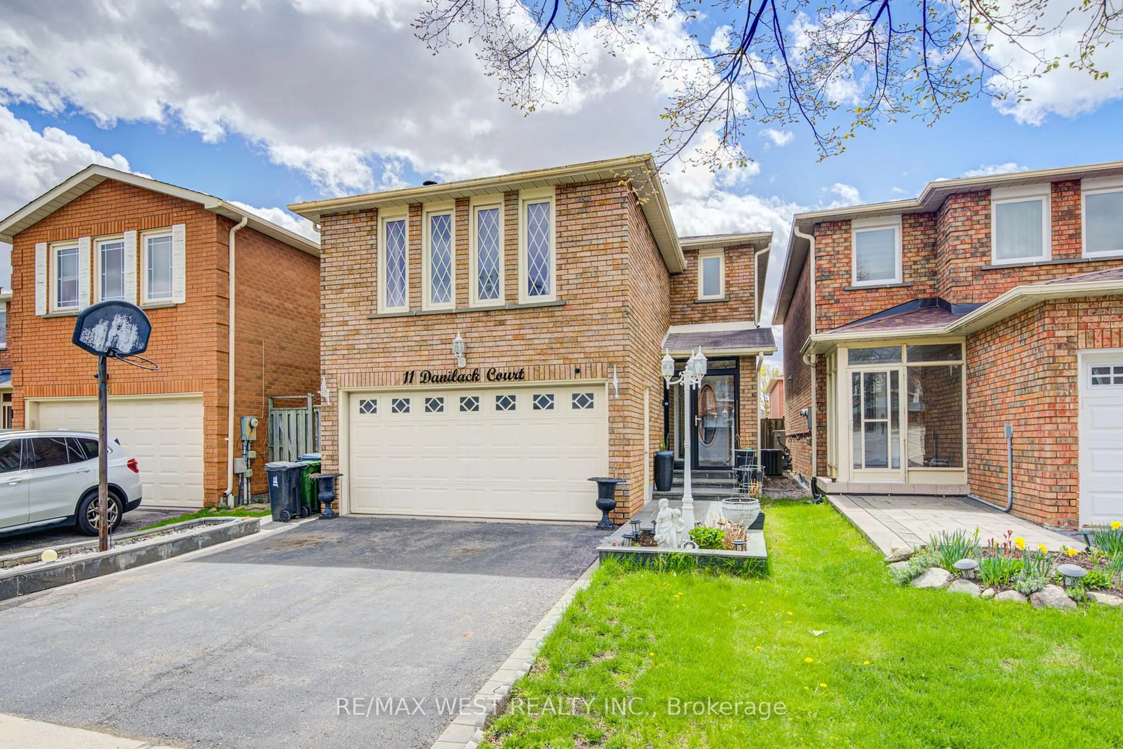 Home with brick exterior material, street for 11 Danilack Crt, Toronto Ontario M1V 4L8