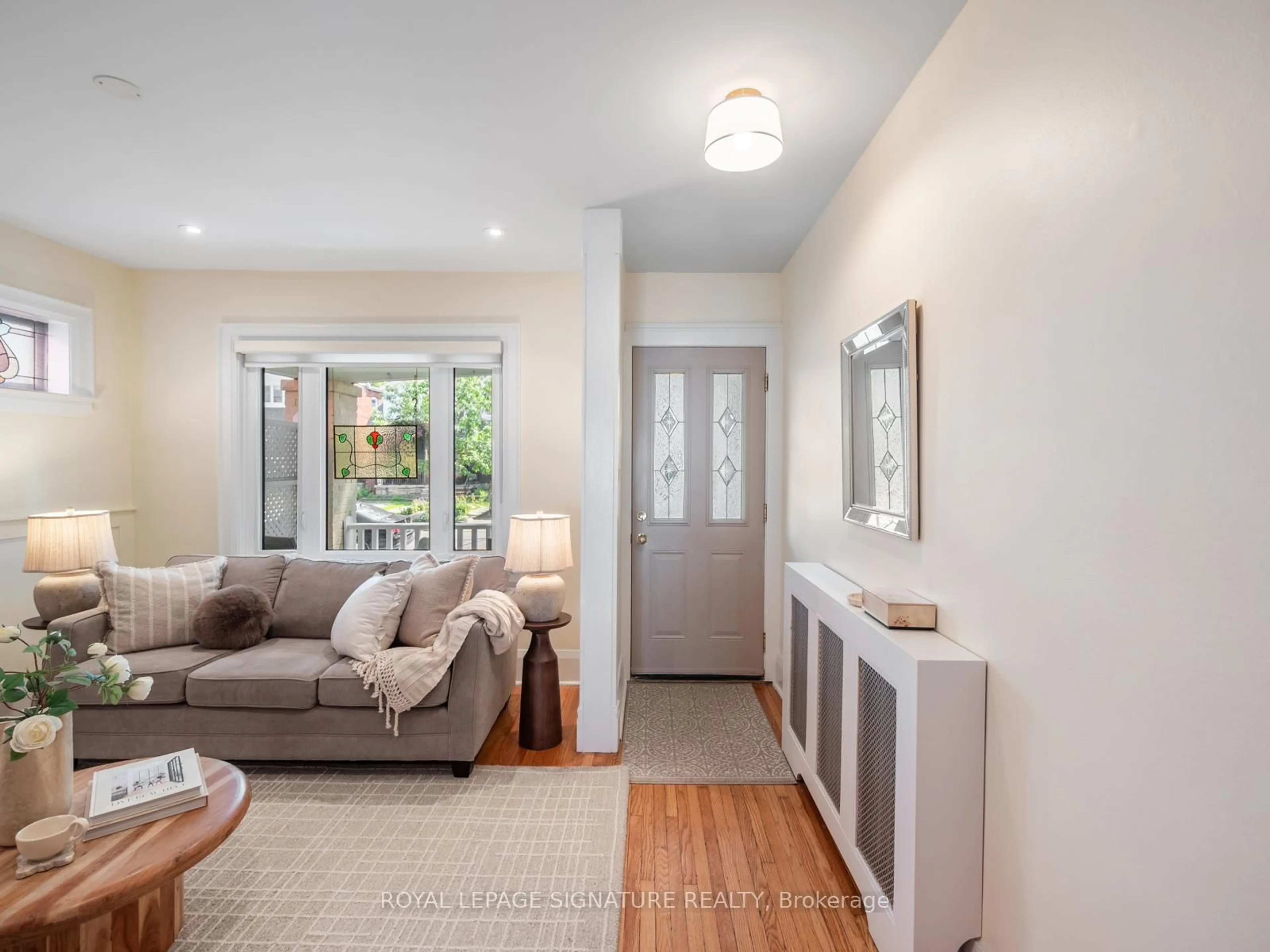 Indoor entryway for 4 Kimbourne Ave, Toronto Ontario M4J 4J2