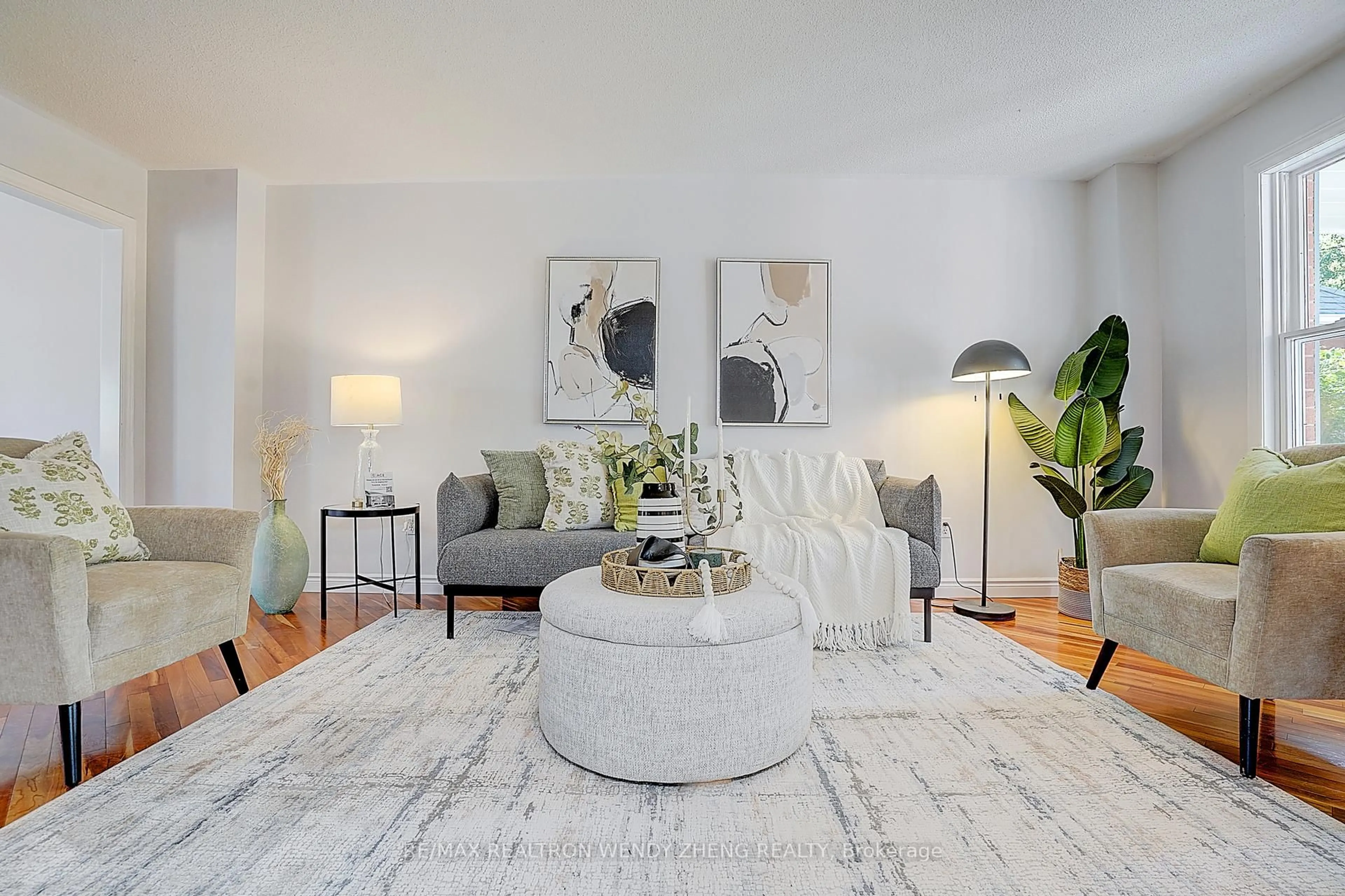 Living room with furniture, unknown for 17 Pebblebeach Dr, Clarington Ontario L1E 2C2
