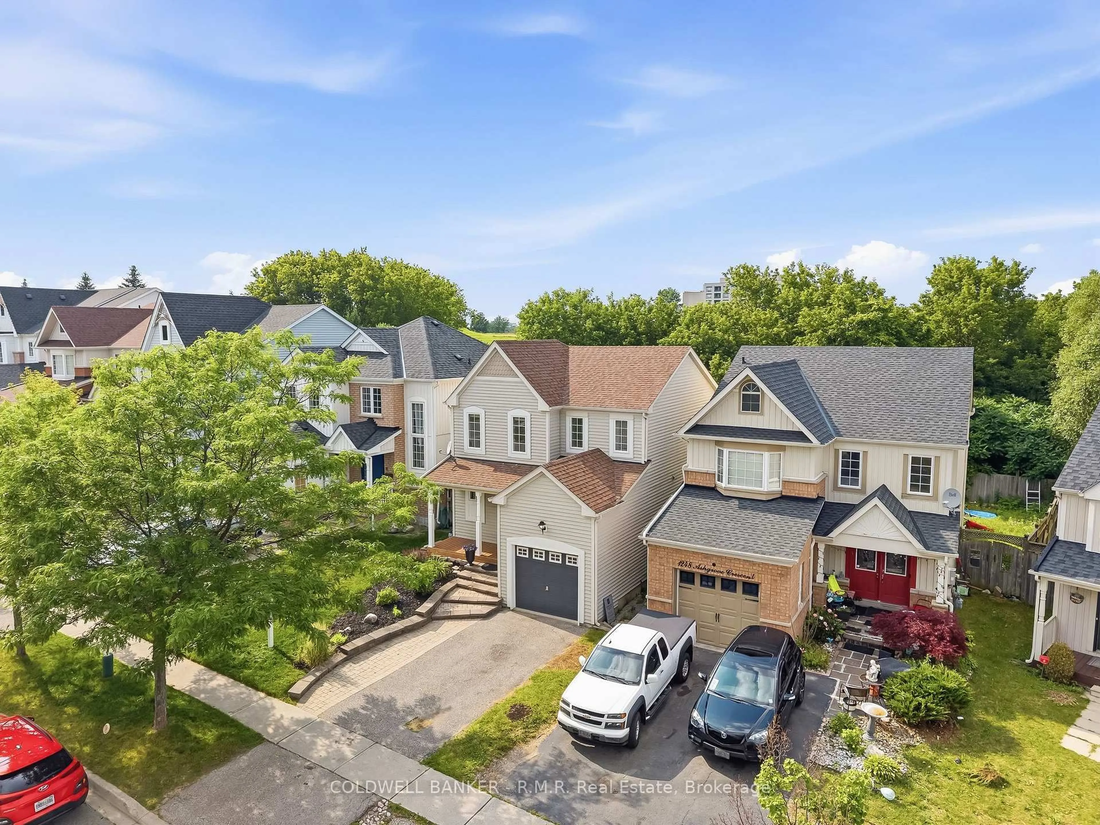 A pic from outside/outdoor area/front of a property/back of a property/a pic from drone, street for 1244 Ashgrove Cres, Oshawa Ontario L1K 3A4