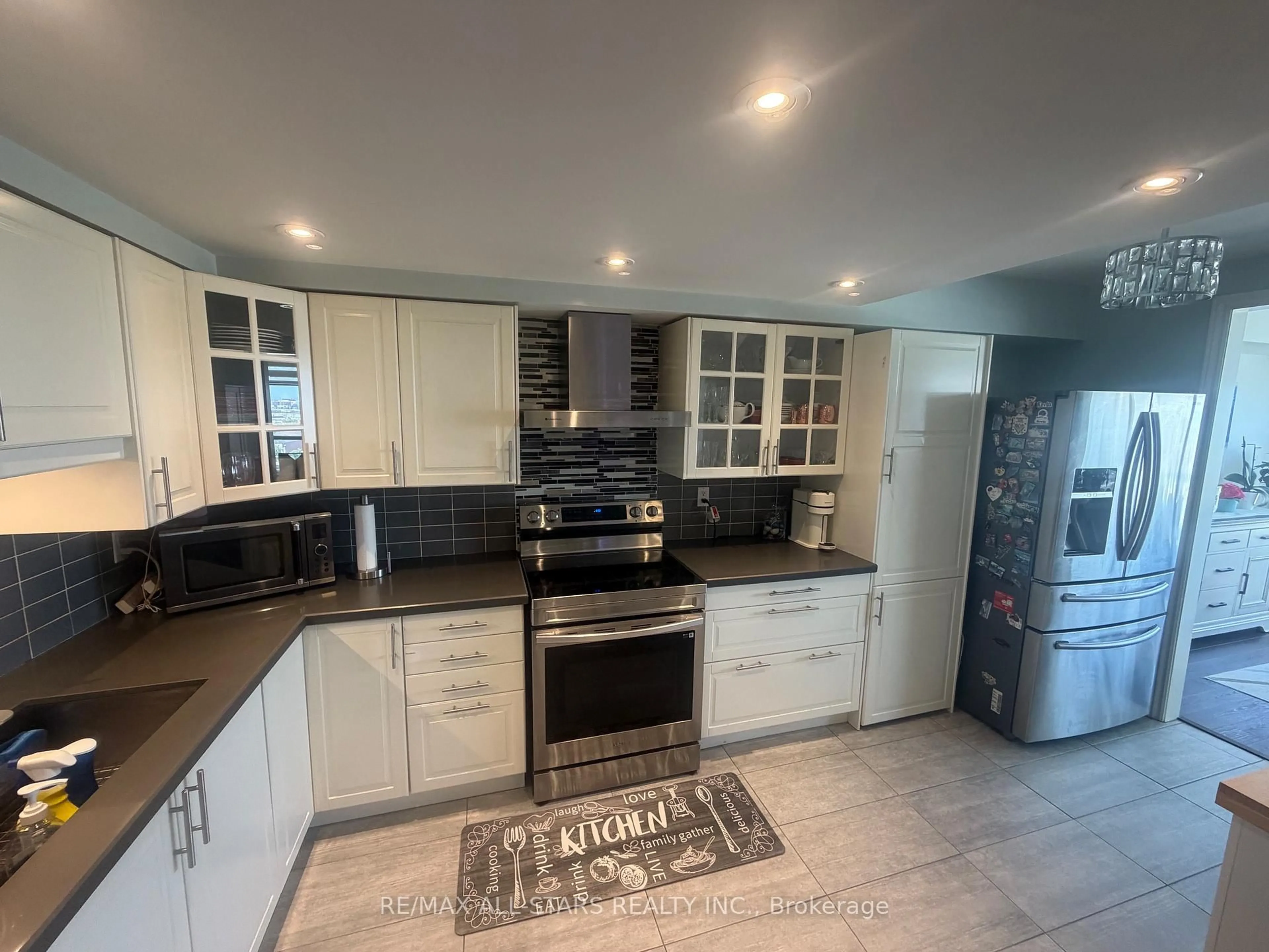 Open concept kitchen, ceramic/tile floor for 4725 Sheppard Ave #1607, Toronto Ontario M1S 5B2
