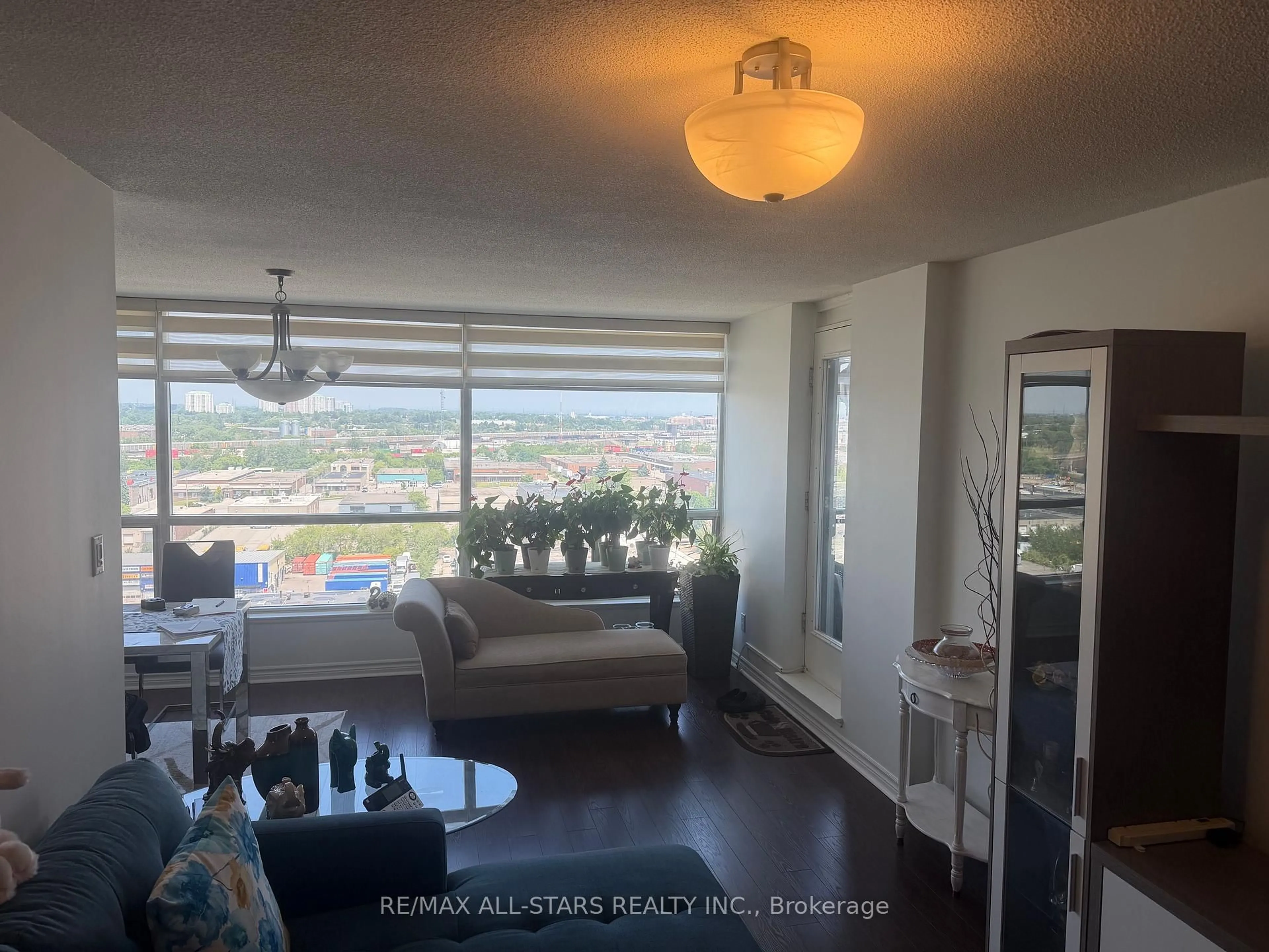 A pic of a room for 4725 Sheppard Ave #1607, Toronto Ontario M1S 5B2