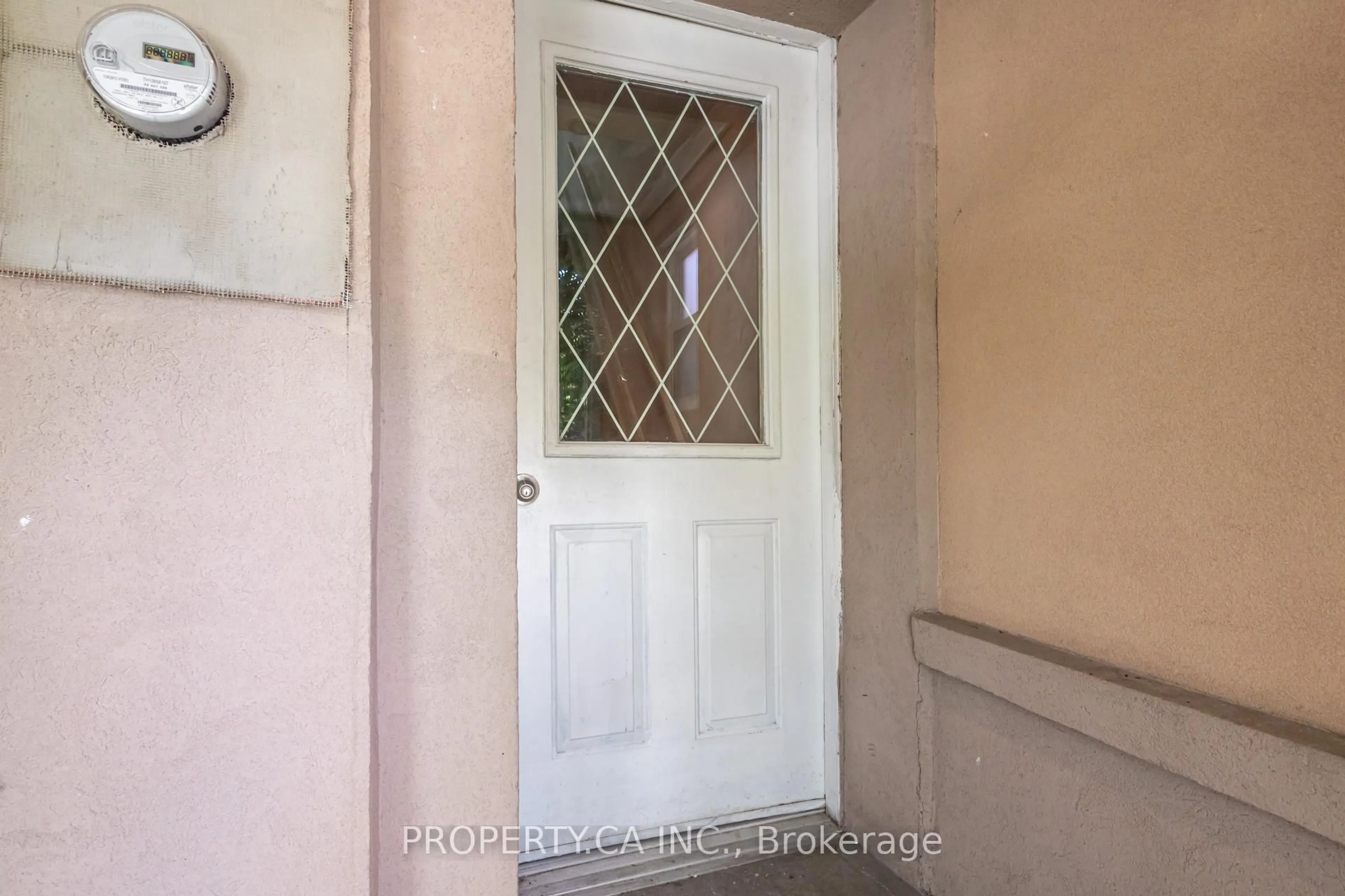 Indoor entryway for 597 Rhodes Ave, Toronto Ontario M4J 4X5