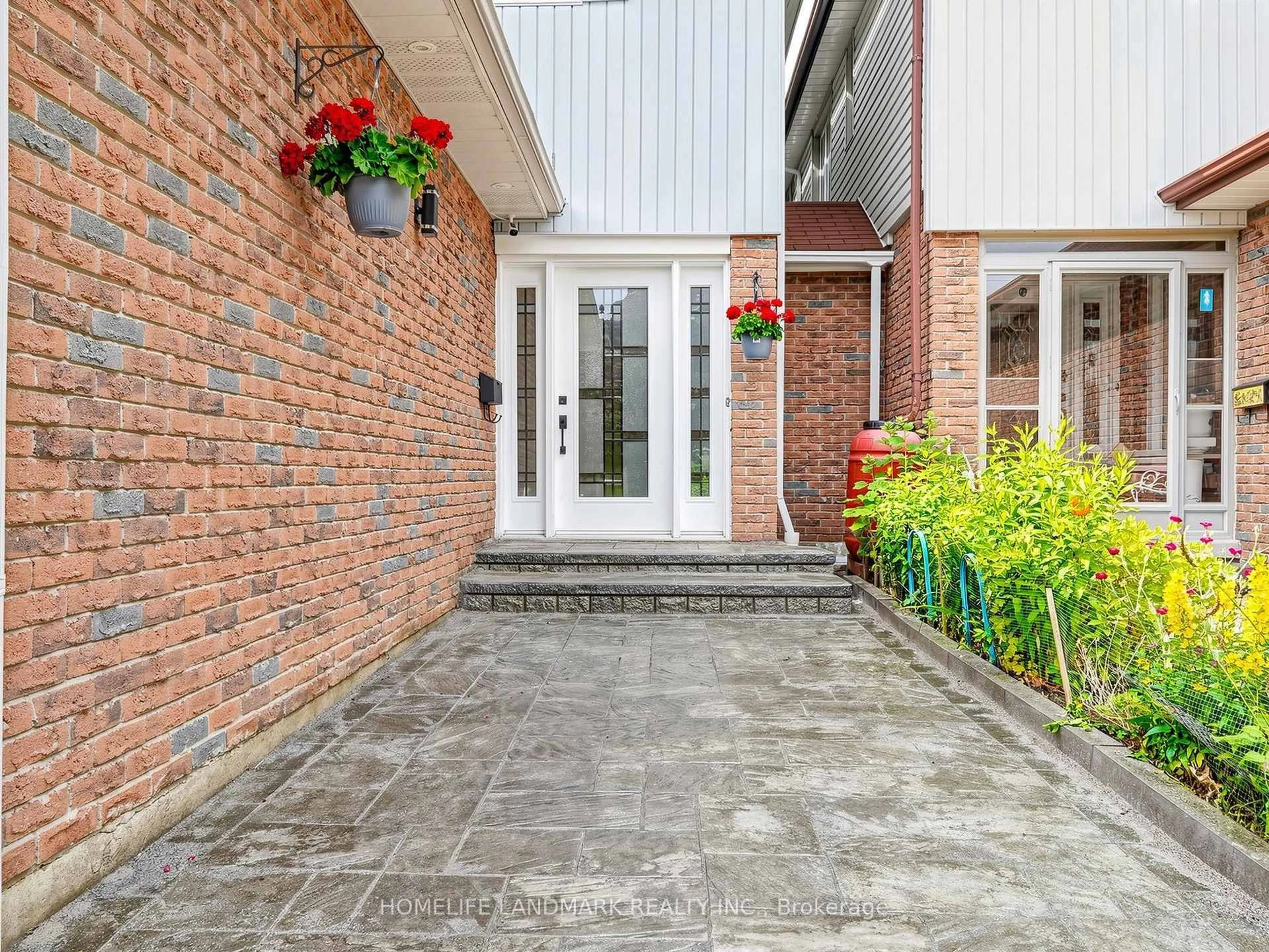 Unknown for 1209 Gloucester Sq, Pickering Ontario L1V 3P7