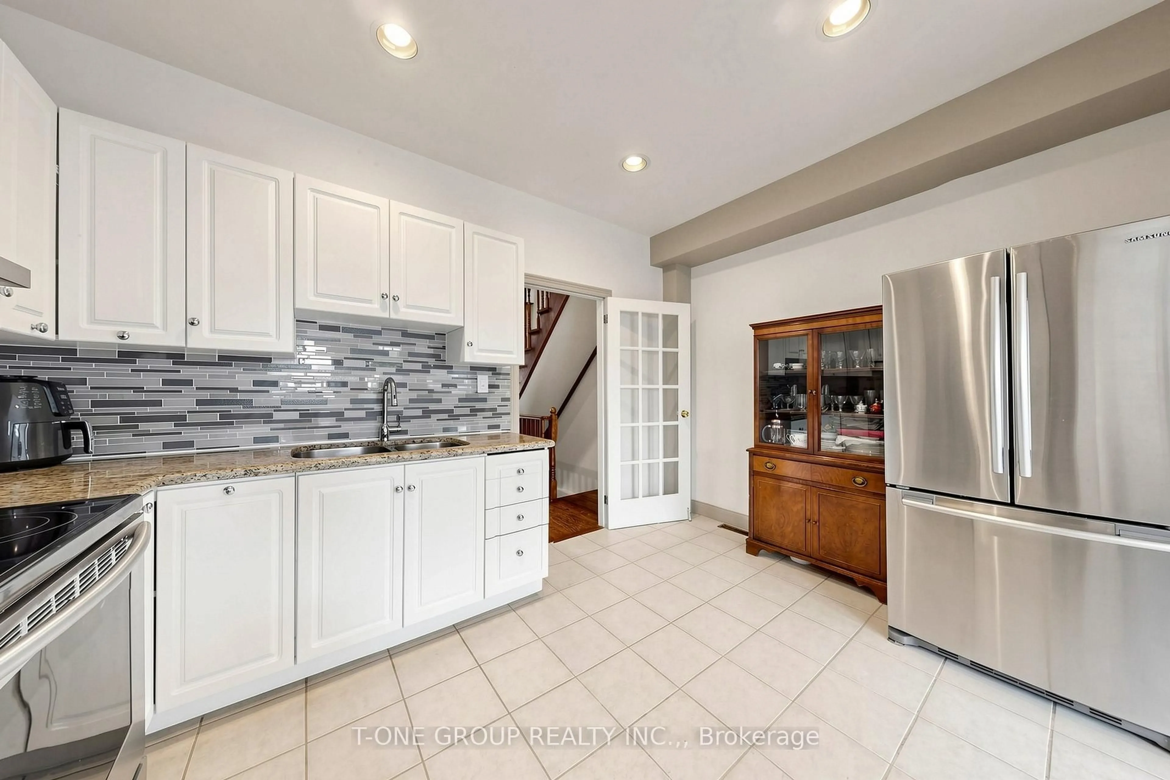 Open concept kitchen, ceramic/tile floor for 41 Madelaine Ave, Toronto Ontario M1L 2X6