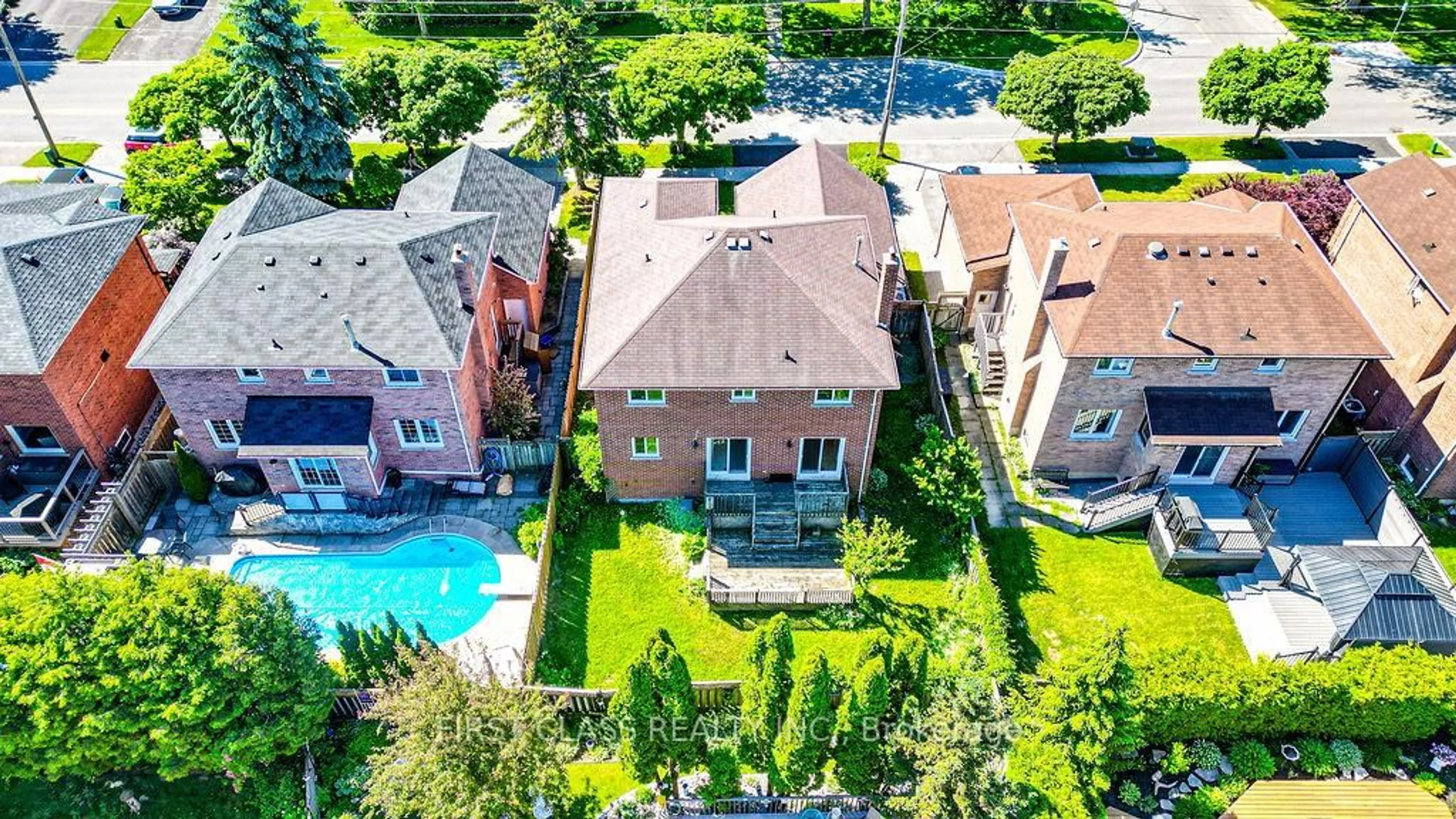 A pic from outside/outdoor area/front of a property/back of a property/a pic from drone, street for 2992 Range Line Rd, Ajax Ontario L1S 6V9