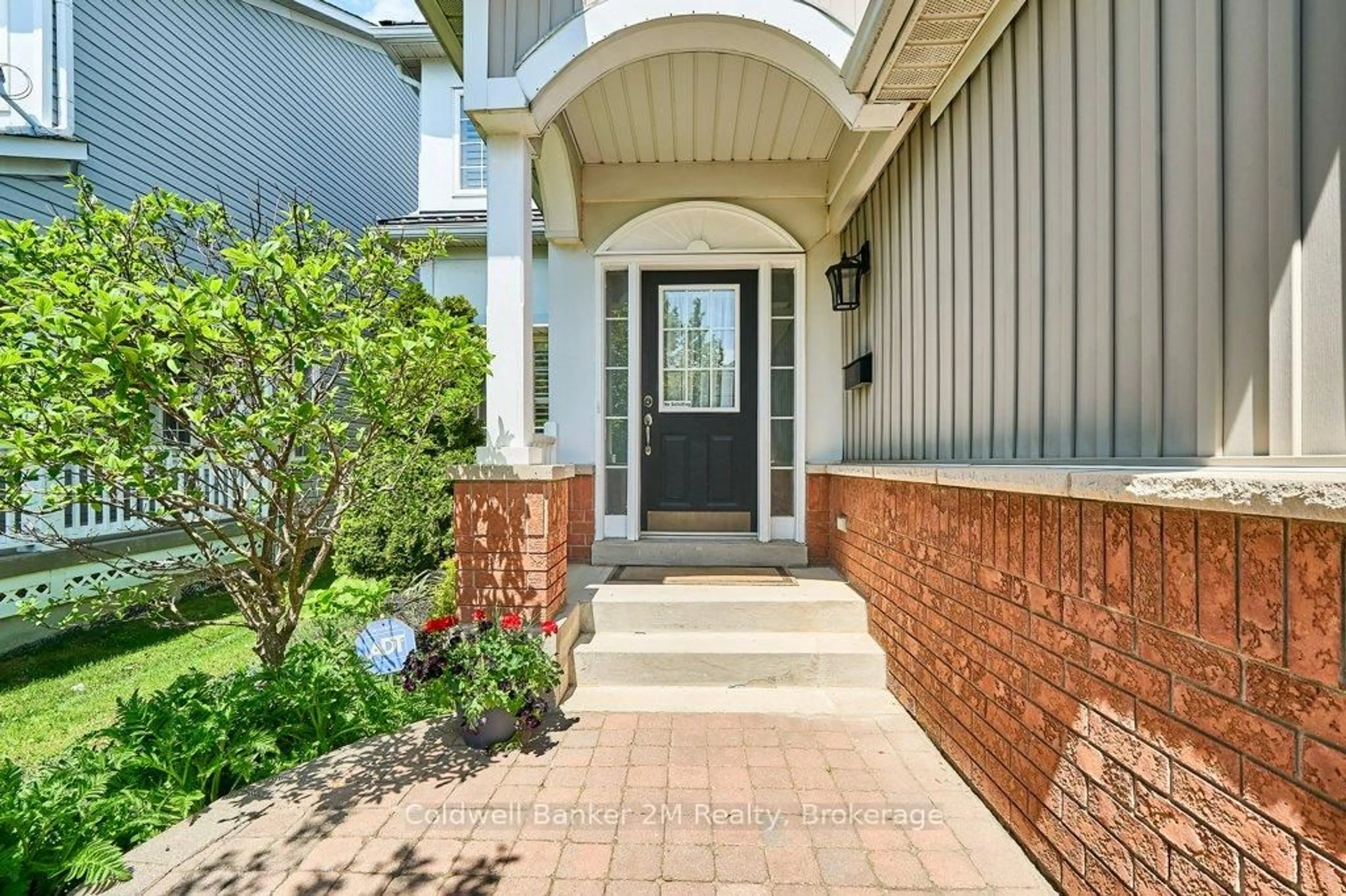 Indoor entryway for 1150 Oakhill Ave, Oshawa Ontario L1K 2P1