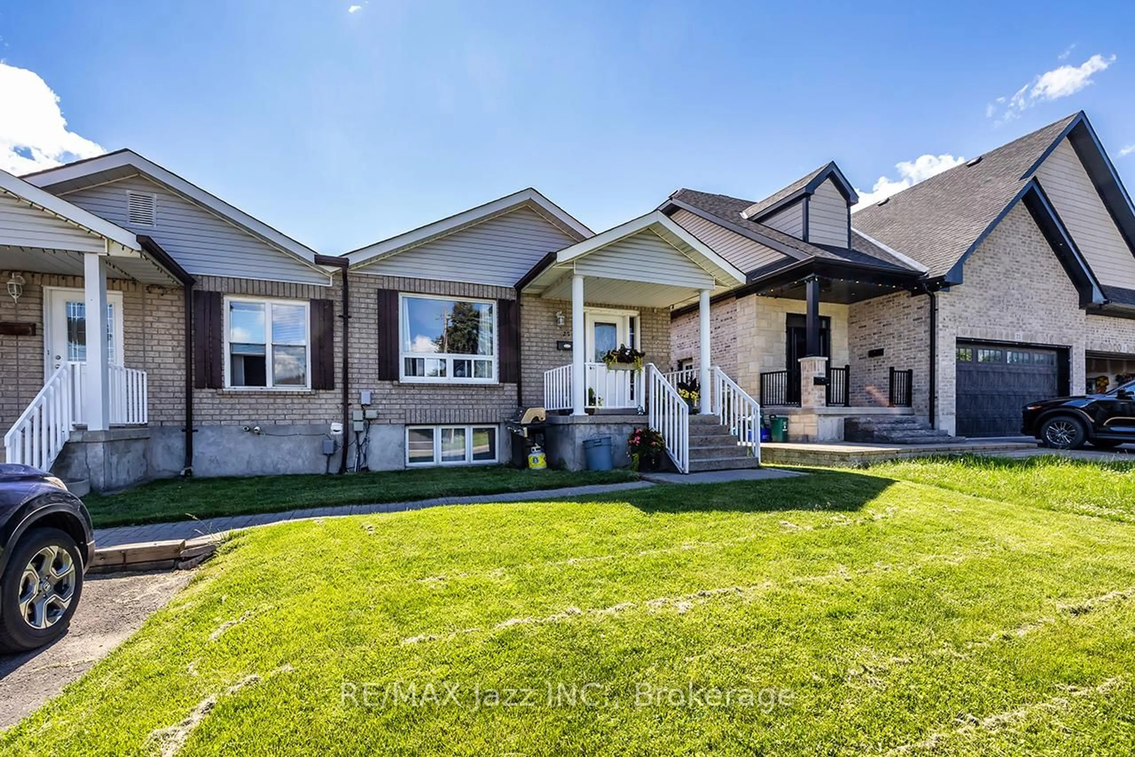 Home with vinyl exterior material, street for 27 Waverley Rd, Clarington Ontario L1C 1K8