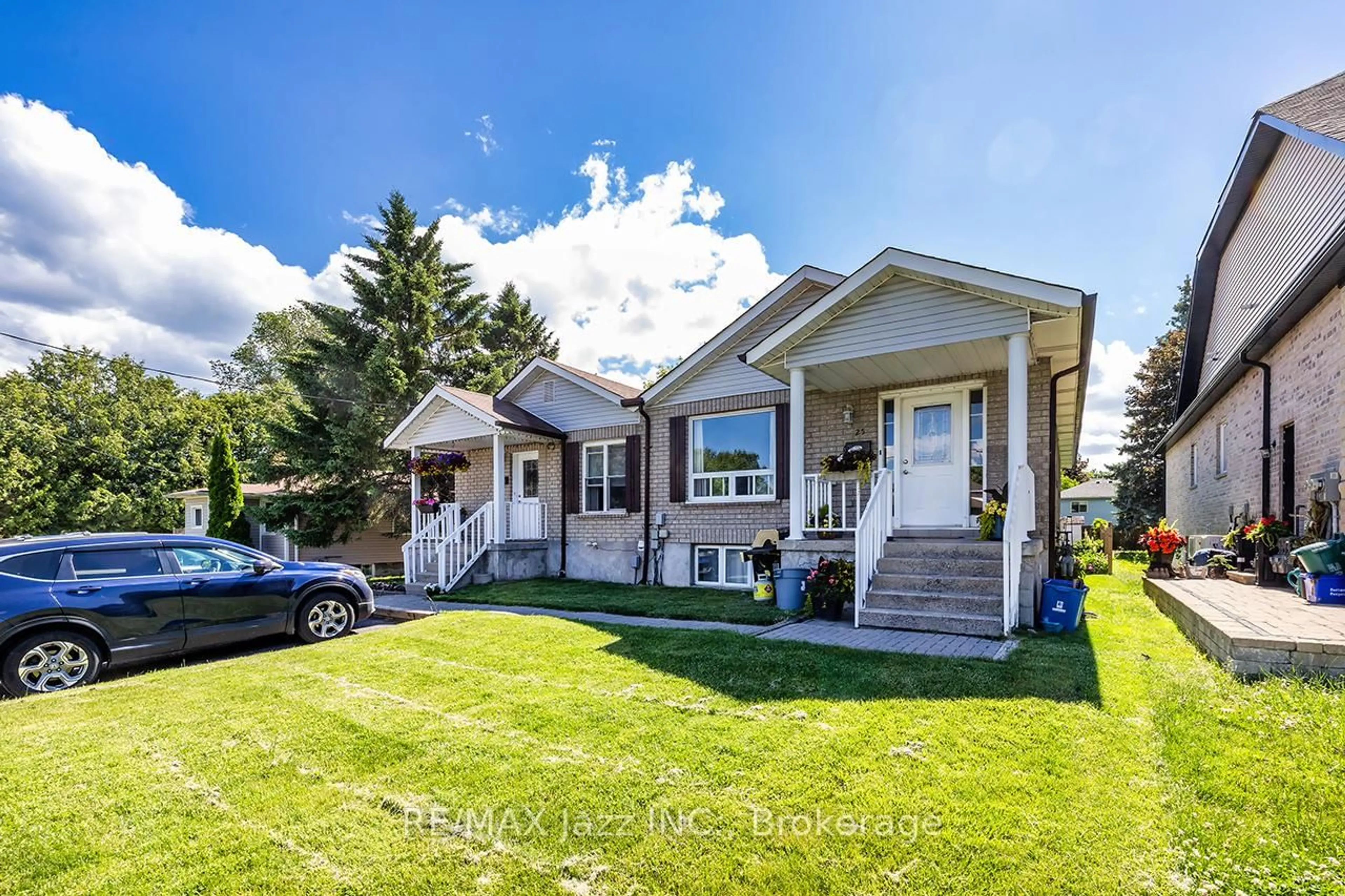 Home with vinyl exterior material, unknown for 27 Waverley Rd, Clarington Ontario L1C 1K8