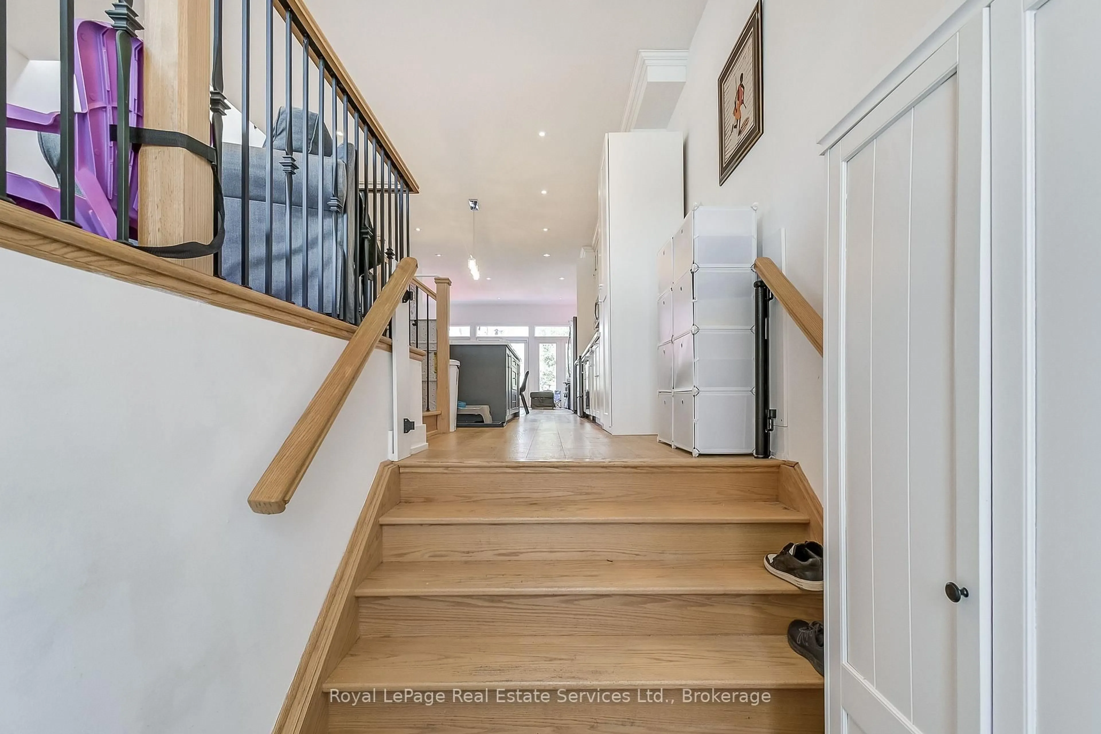 Unknown for 176 Leyton Ave, Toronto Ontario M1L 3V6