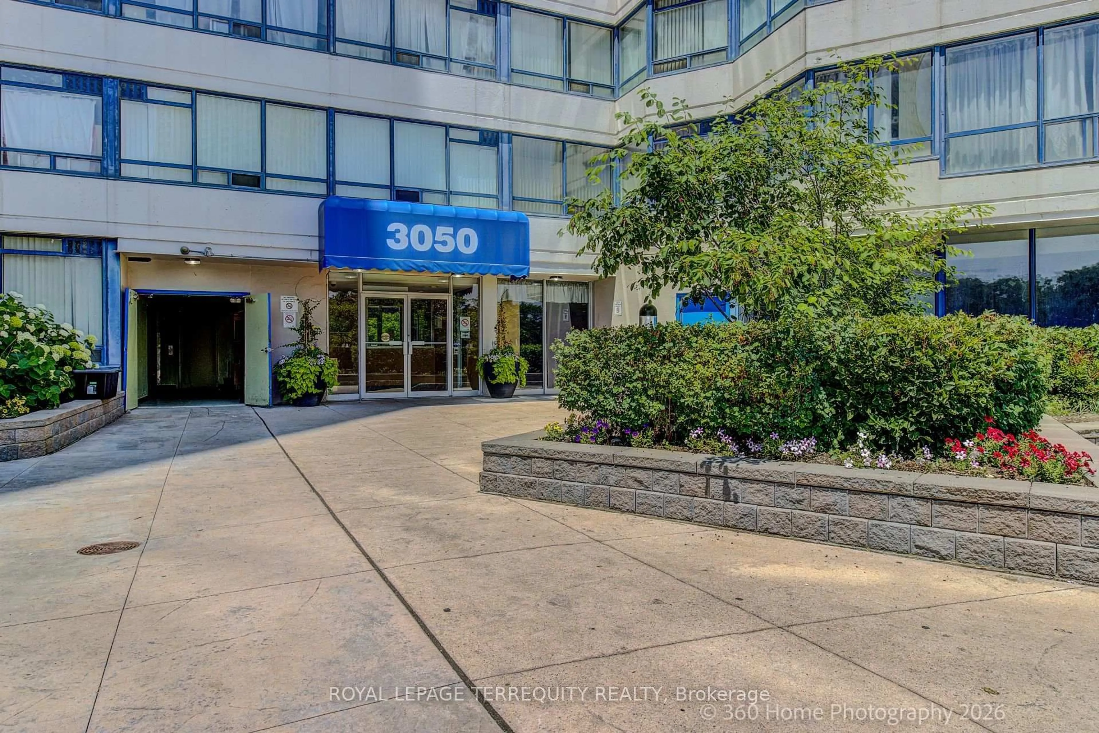 Indoor foyer for 3050 Ellesmere Rd #1221, Toronto Ontario M1E 5E6