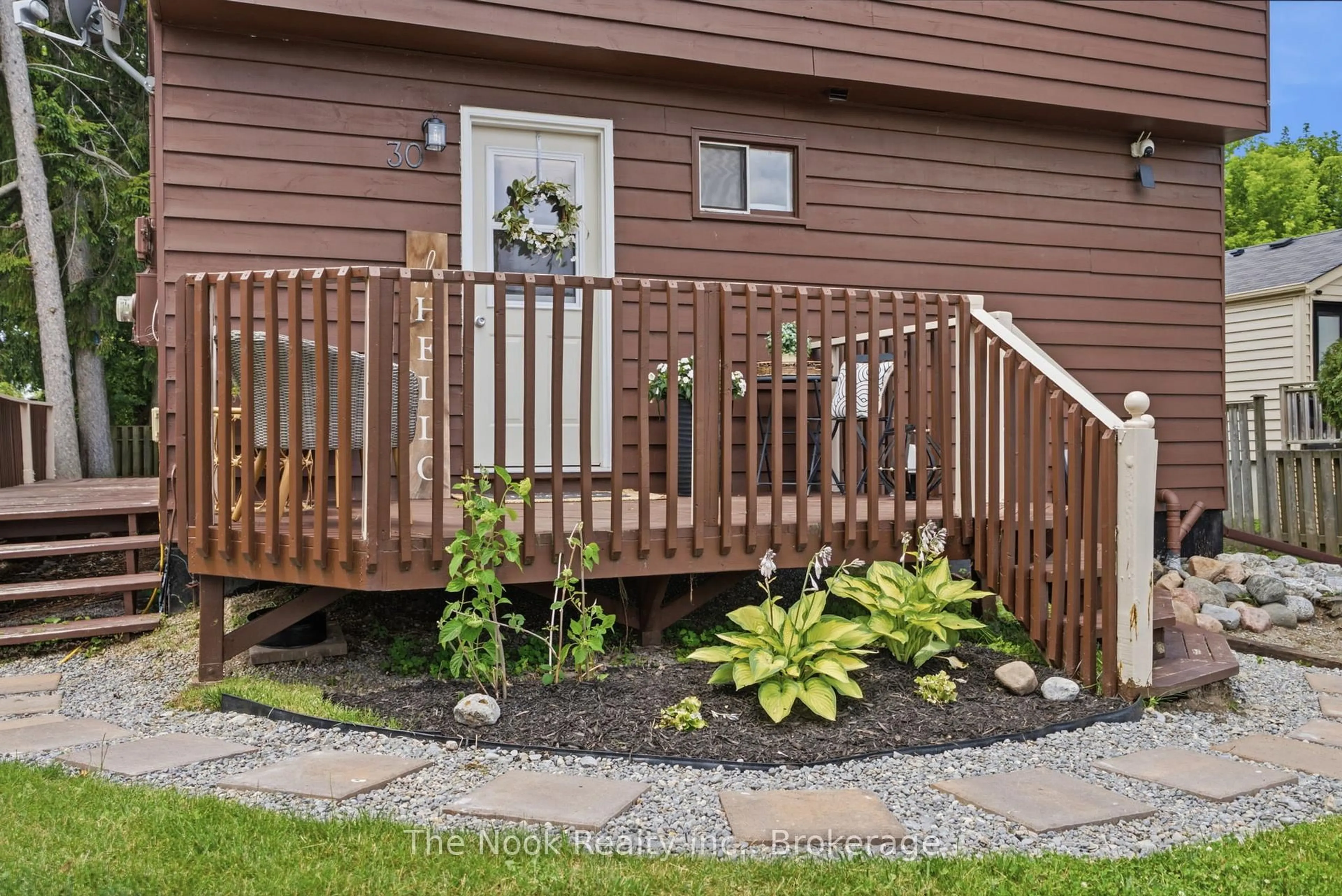 Patio, street for 30 Lakeview Ave, Scugog Ontario L0B 1E0