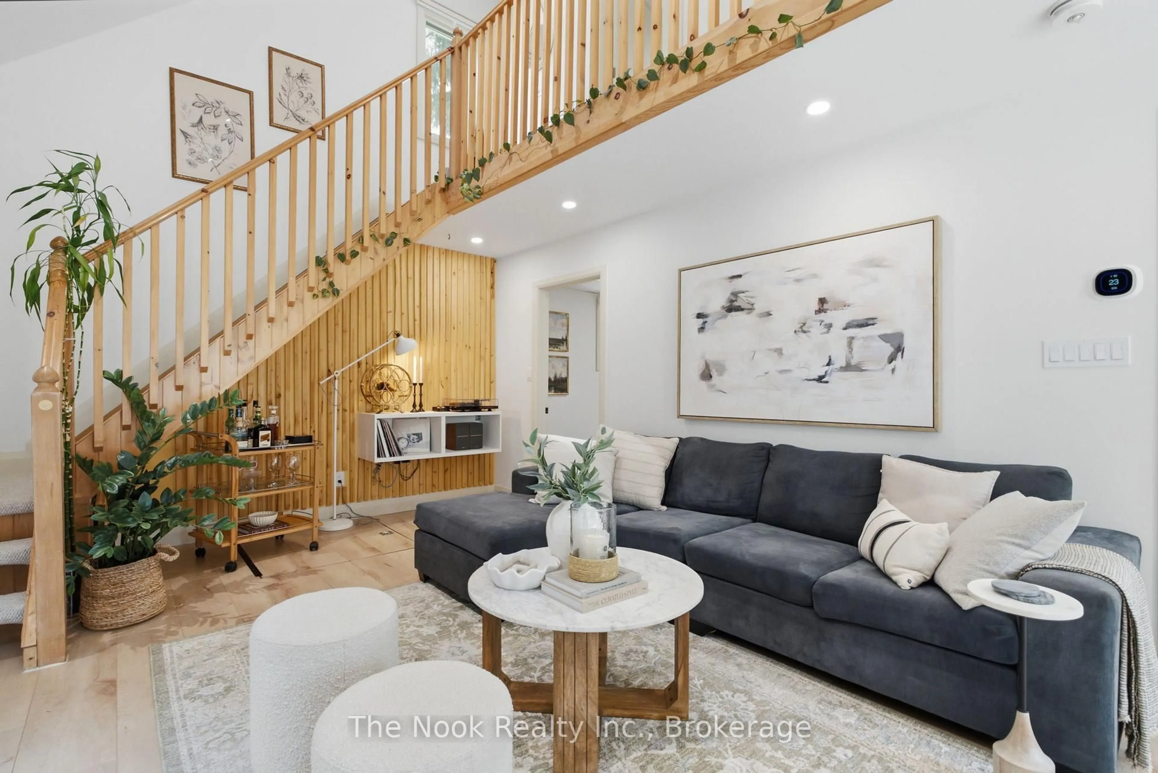 Living room with furniture, unknown for 30 Lakeview Ave, Scugog Ontario L0B 1E0