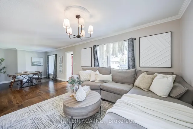 566 Rougemount Dr, Pickering 5