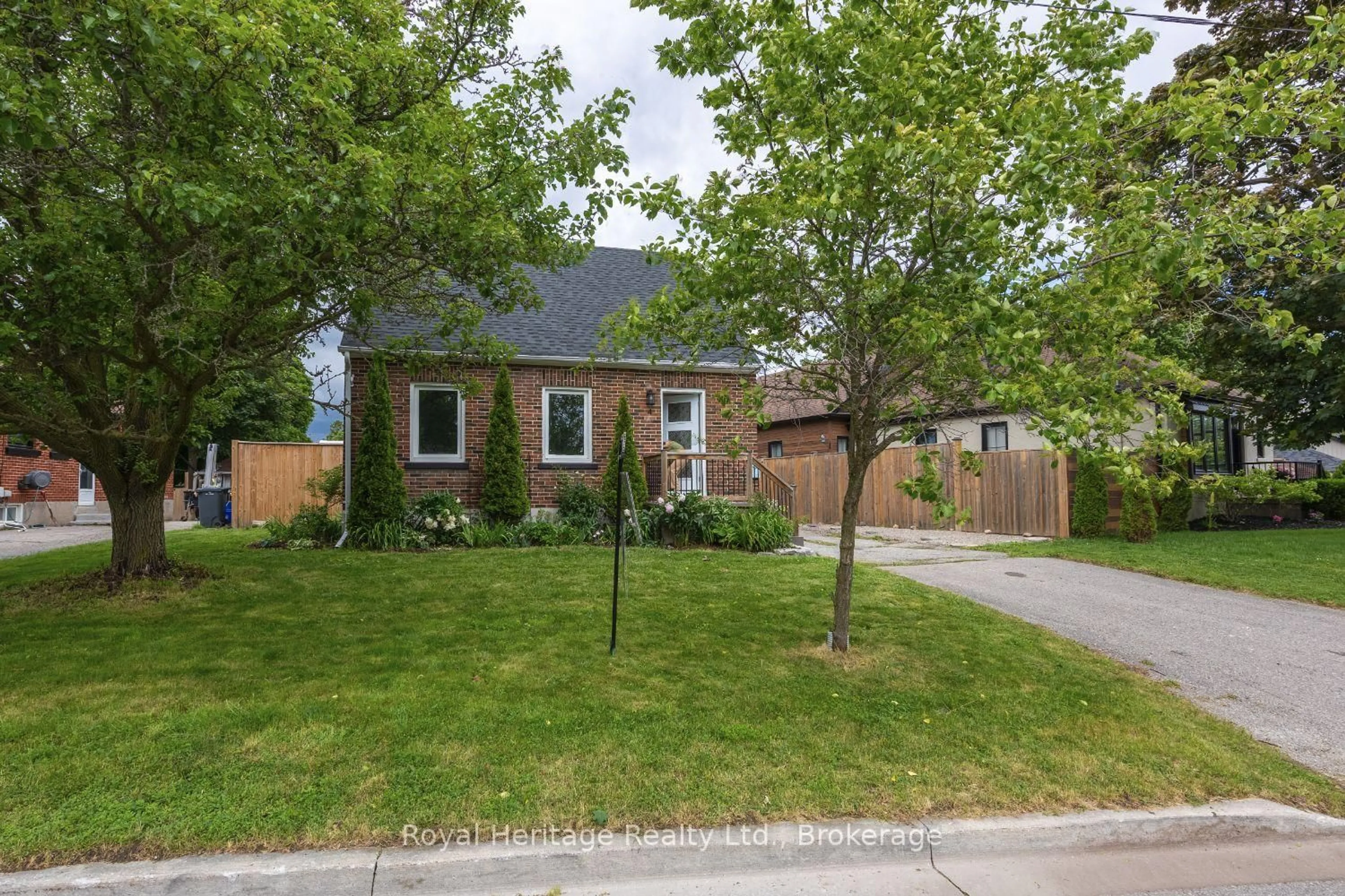 Home with brick exterior material, street for 4 Jane St, Clarington Ontario L1C 1G1