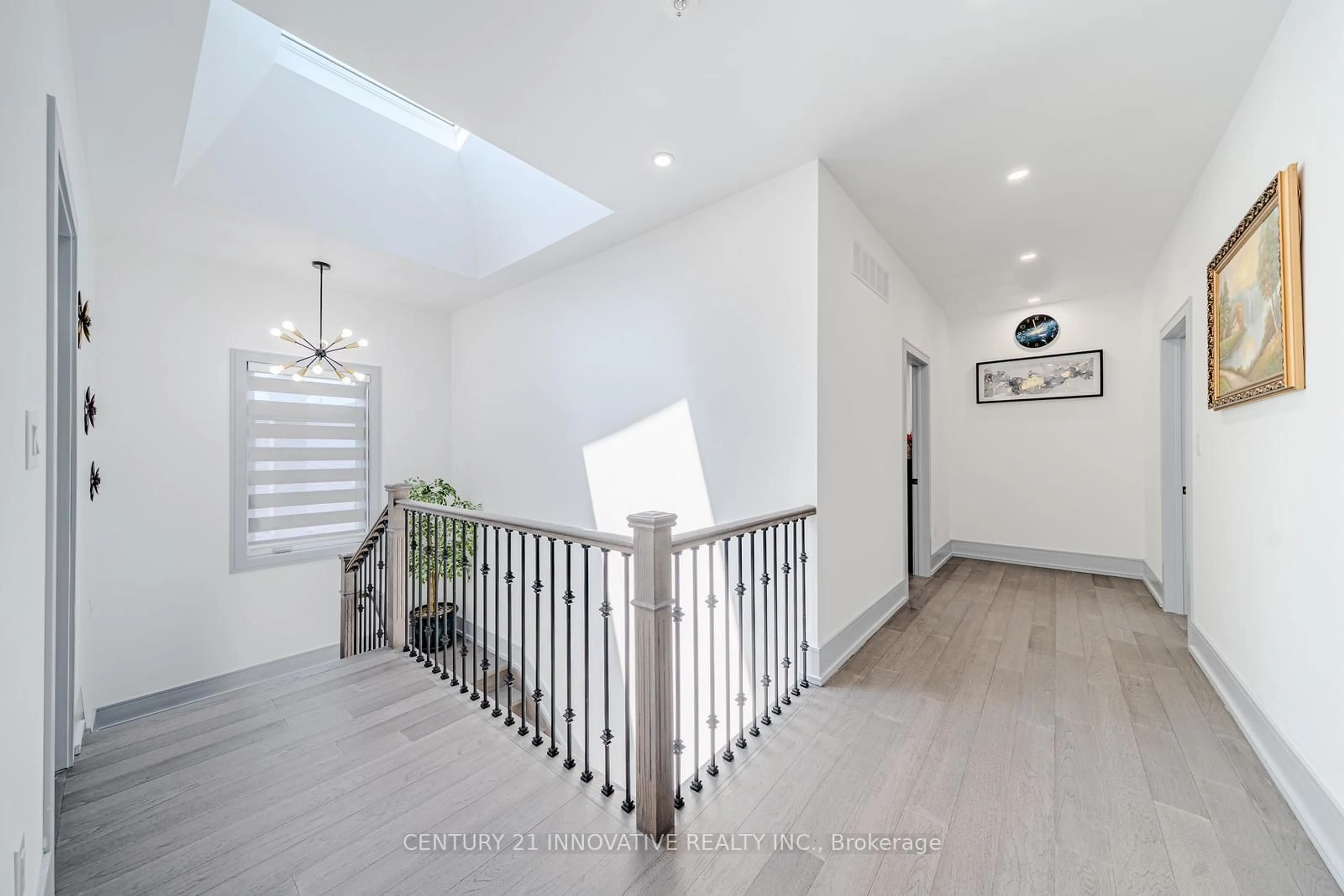 Indoor foyer for 435 Miller Ave, Oshawa Ontario L1J 2S8
