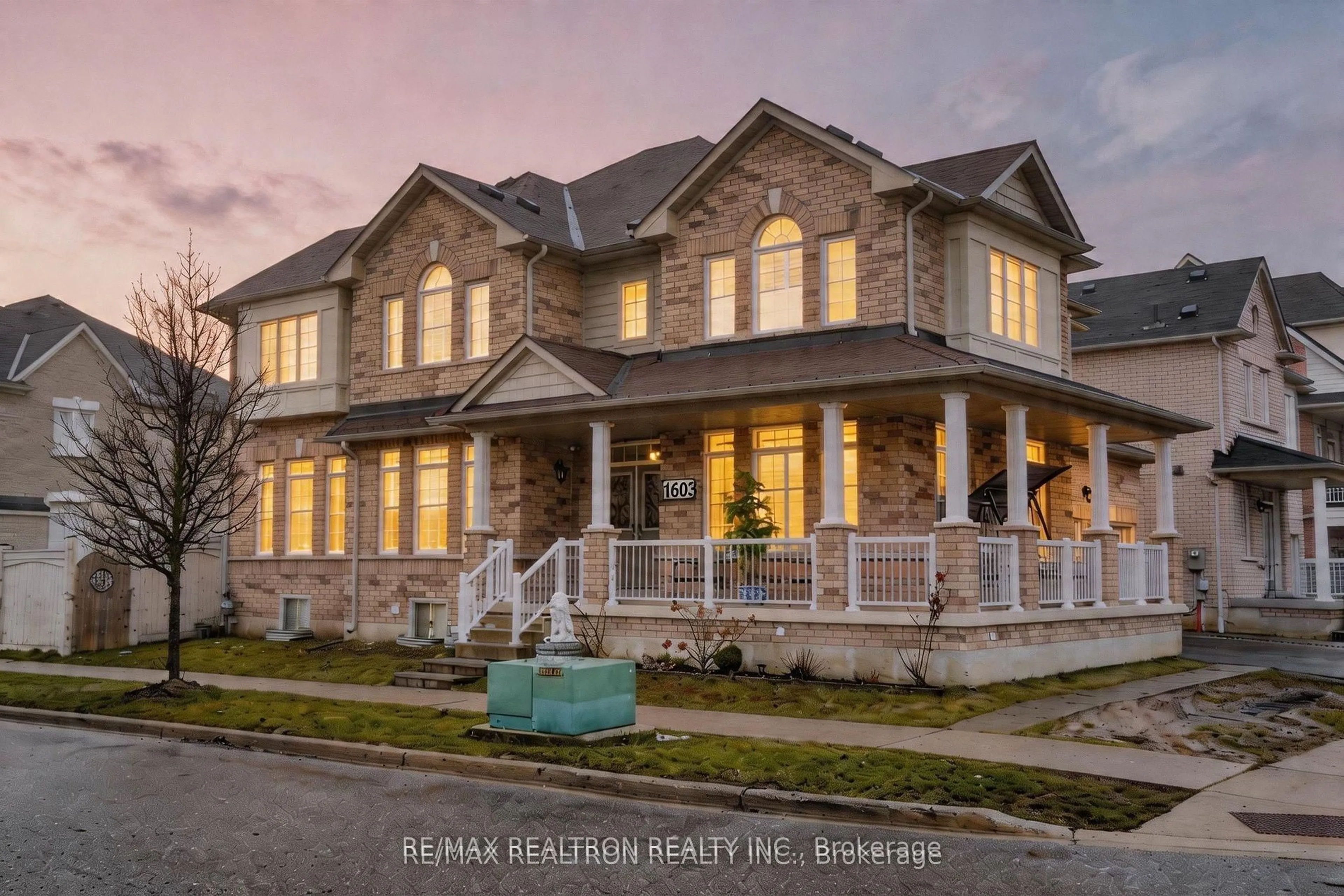 Home with vinyl exterior material, building for 1603 Brandy Crt, Pickering Ontario L1X 0C8