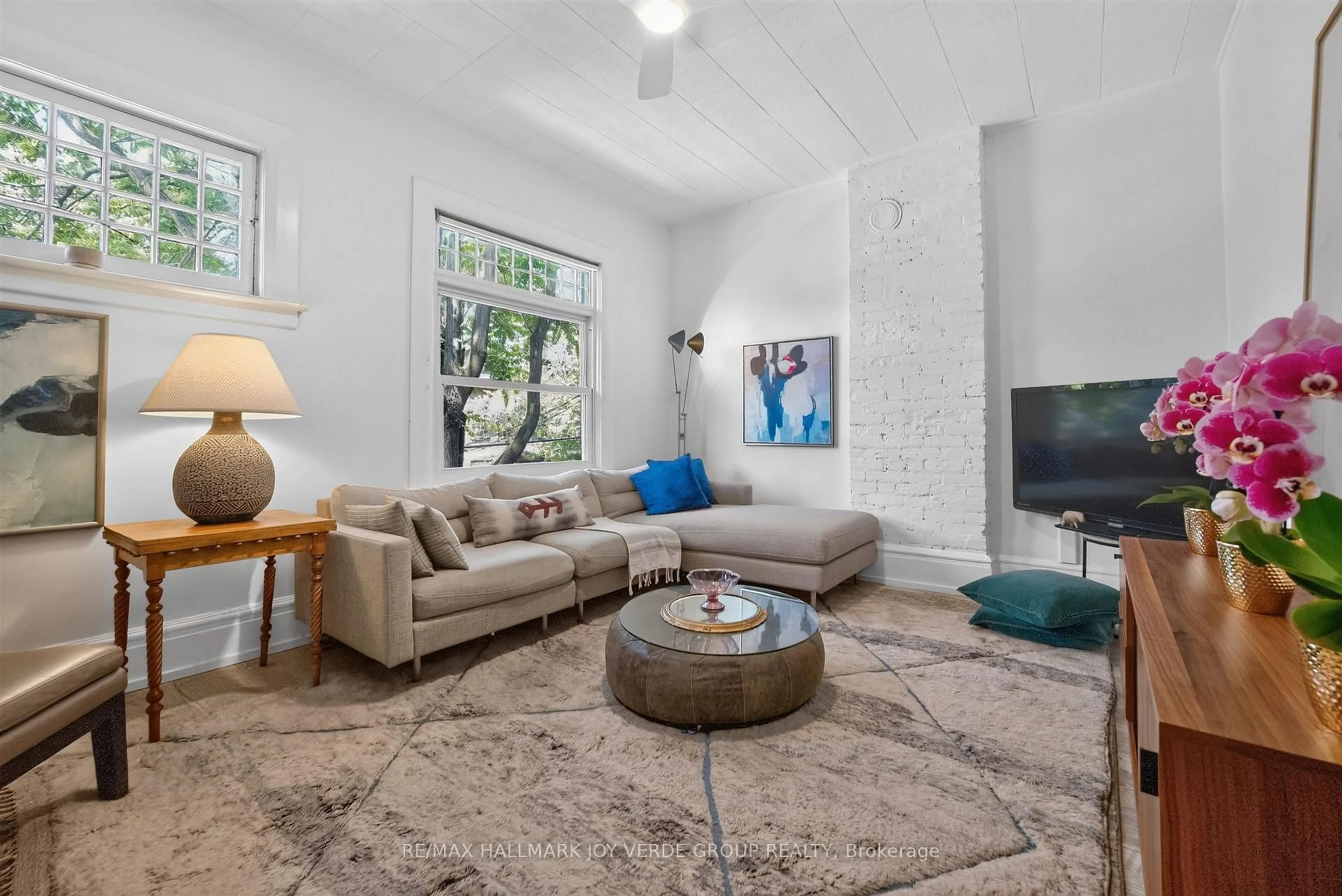 Living room with furniture, unknown for 71 Hamilton St, Toronto Ontario M4M 2C7