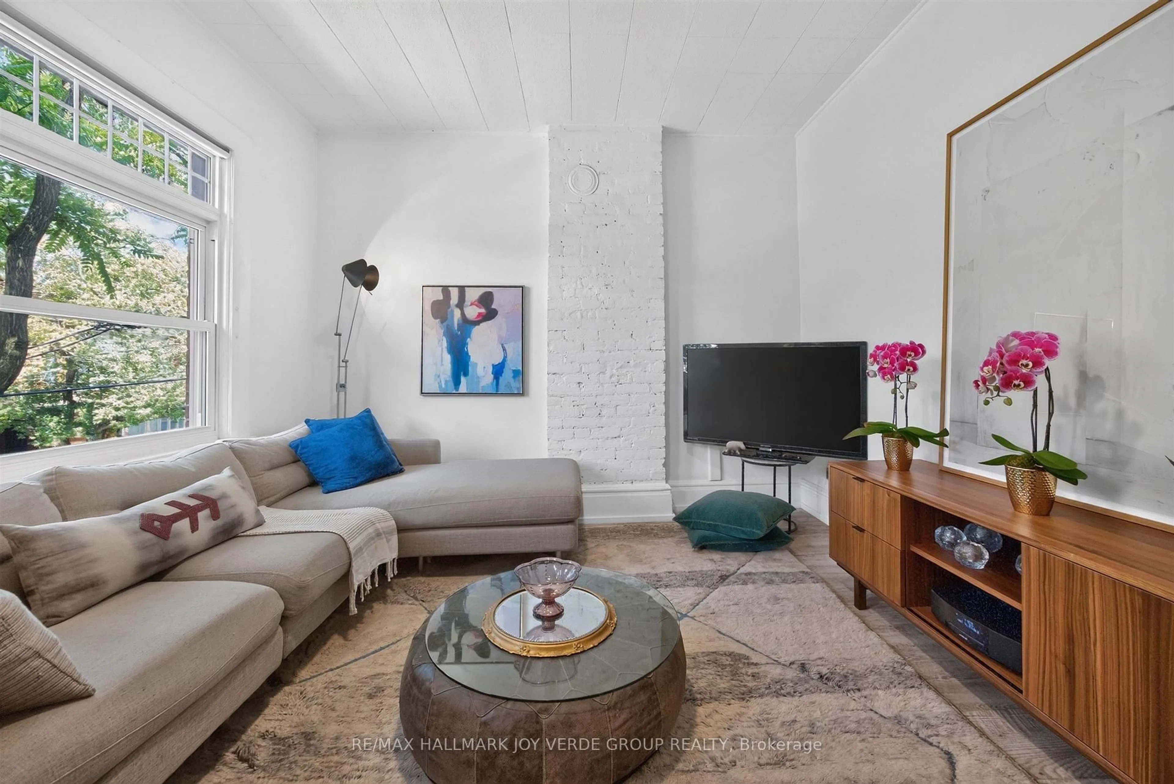 Living room with furniture, unknown for 71 Hamilton St, Toronto Ontario M4M 2C7