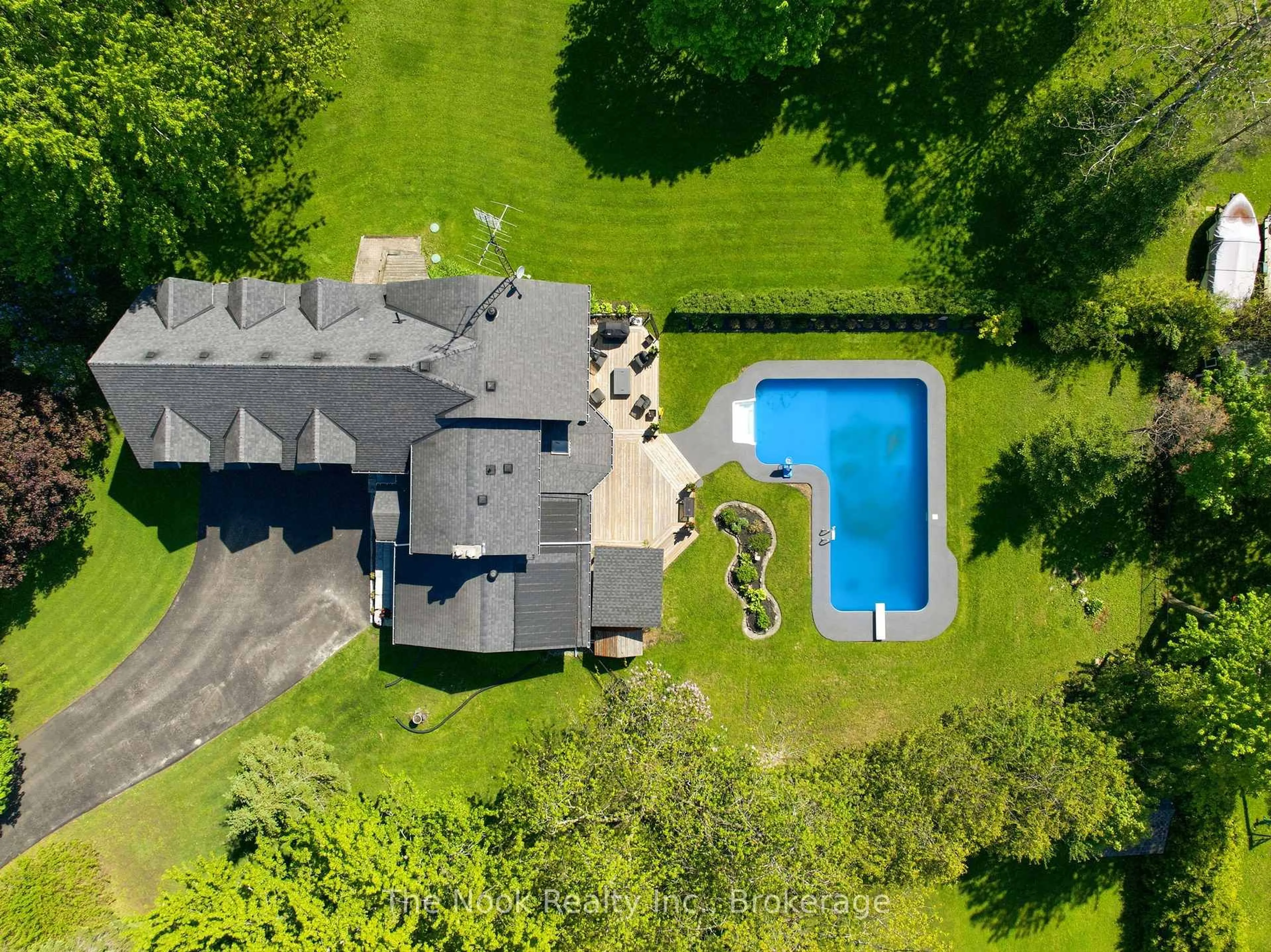 A pic from outside/outdoor area/front of a property/back of a property/a pic from drone, water/lake/river/ocean view for 15 Hillside Dr, Clarington Ontario L0B 1J0
