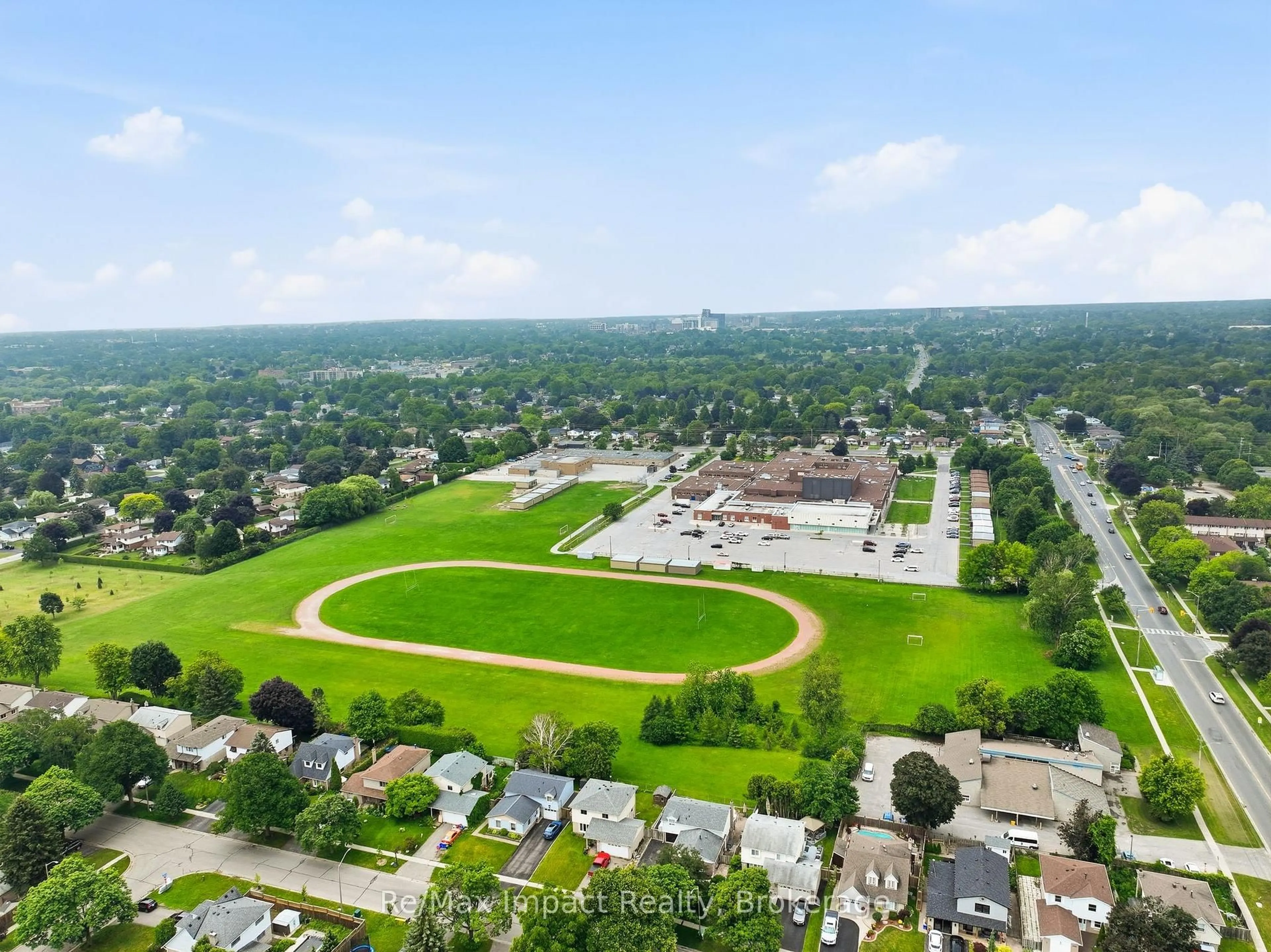 A pic from outside/outdoor area/front of a property/back of a property/a pic from drone, mountain view for 293 Blue Heron Dr, Oshawa Ontario L1G 6X7