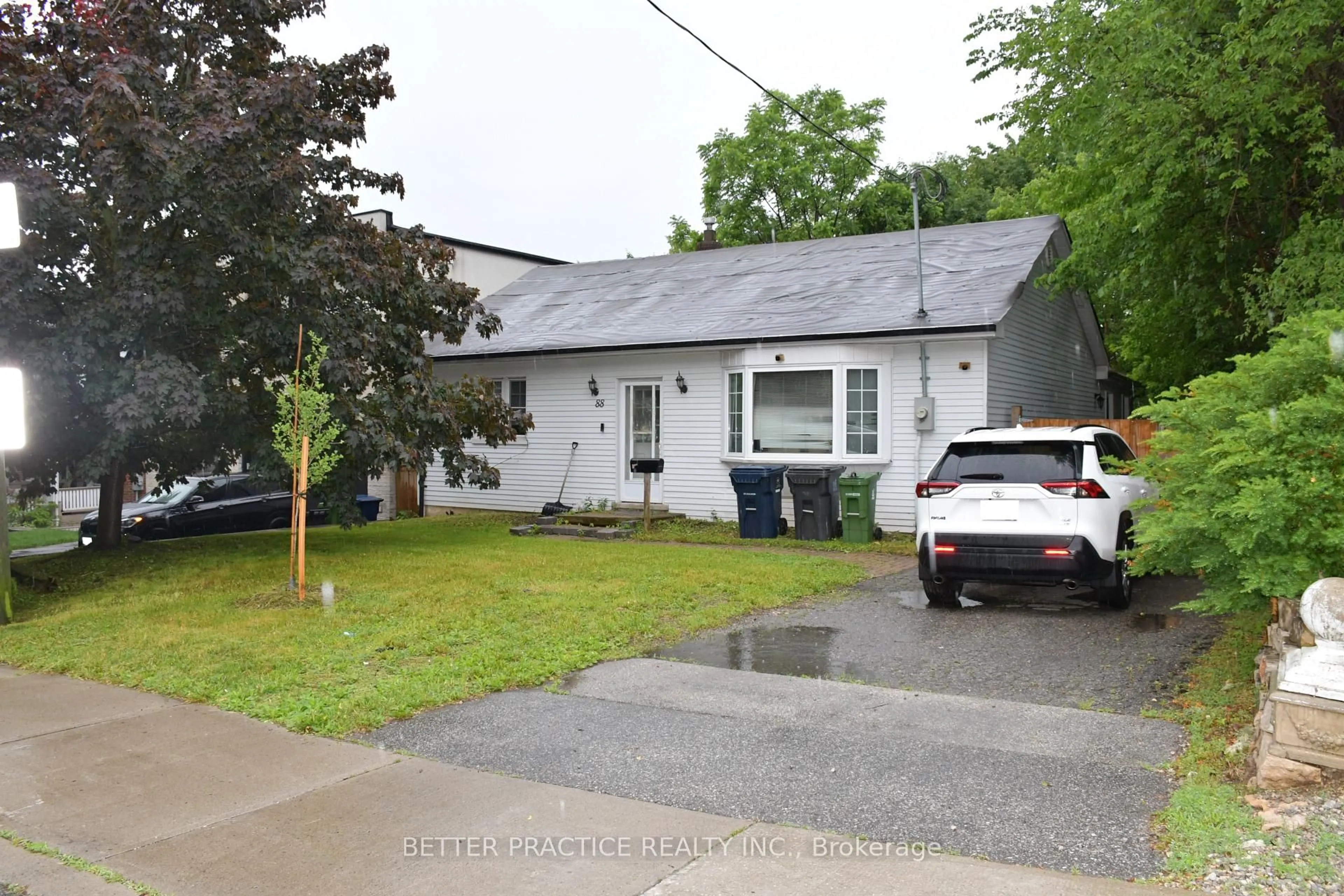 A pic from outside/outdoor area/front of a property/back of a property/a pic from drone, street for 88 Brooklawn Ave, Toronto Ontario M1M 2P6