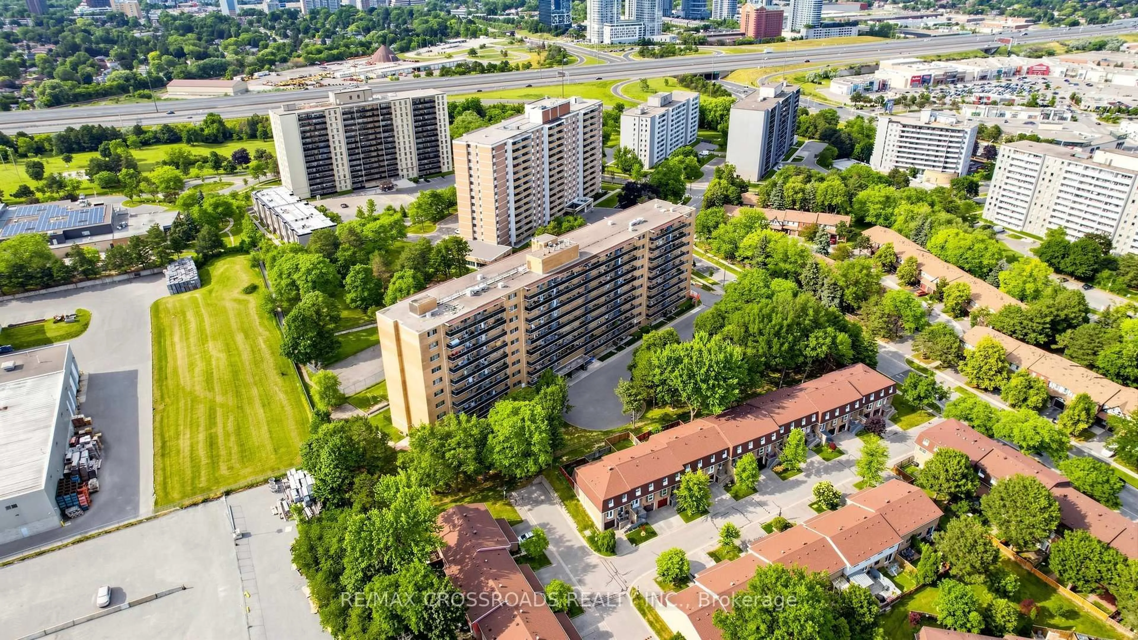A pic from outside/outdoor area/front of a property/back of a property/a pic from drone, city buildings view from balcony for 100 Dundalk Dr #817, Toronto Ontario M1P 4V2
