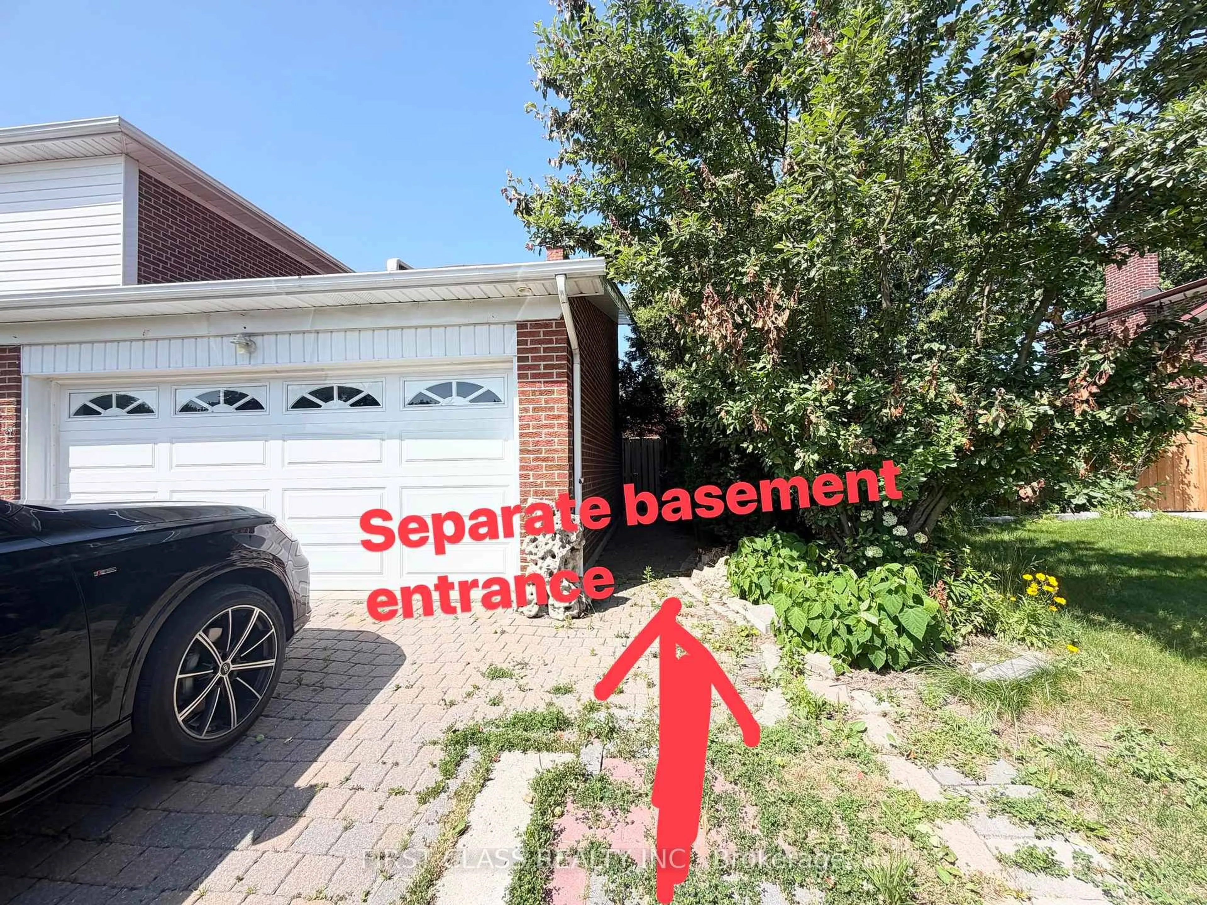 A pic from outside/outdoor area/front of a property/back of a property/a pic from drone, street for 56 Silversted Dr, Toronto Ontario M1S 3G5
