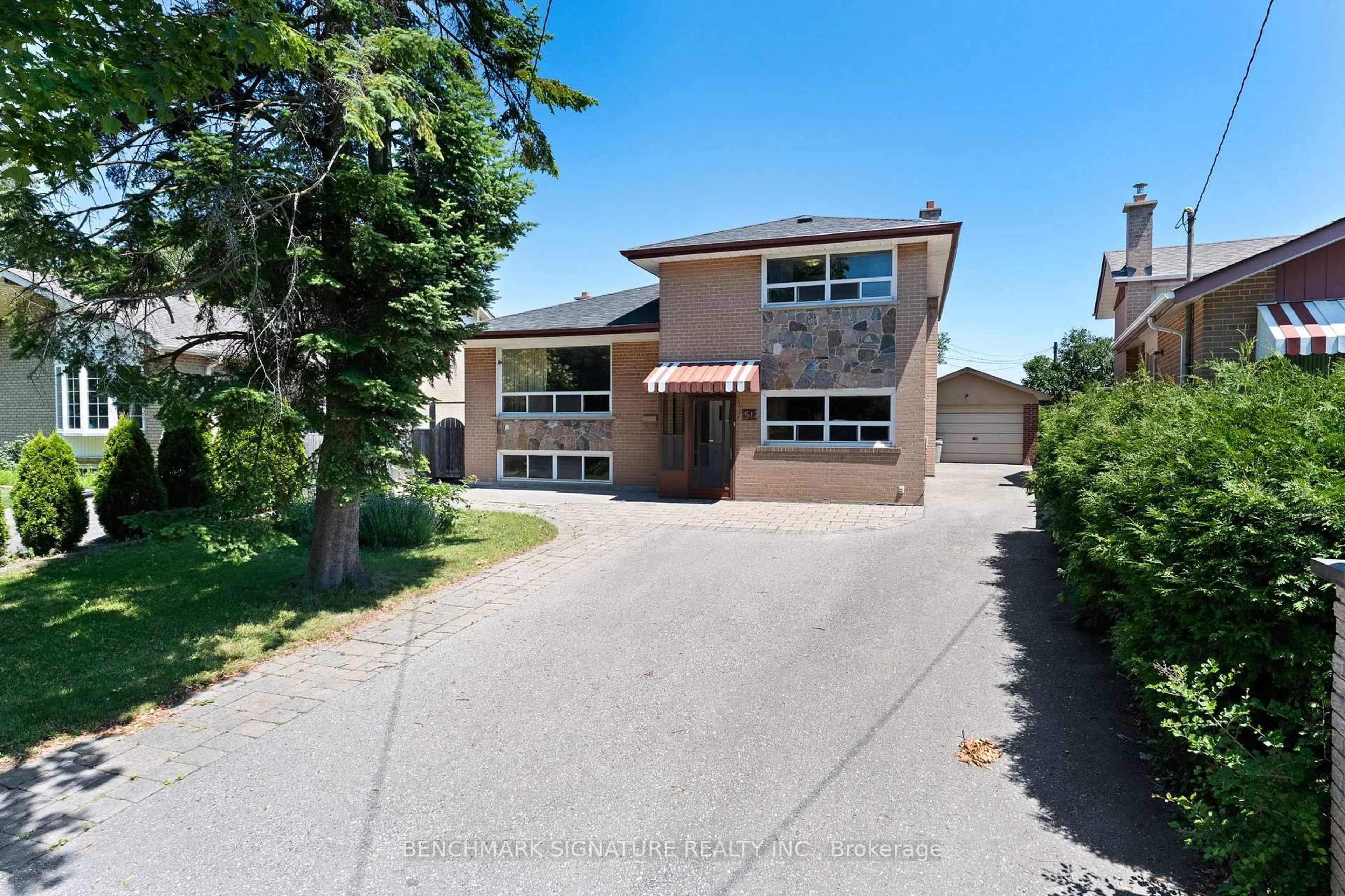 A pic from outside/outdoor area/front of a property/back of a property/a pic from drone, street for 51 Baybrook Cres, Toronto Ontario M1H 2R7