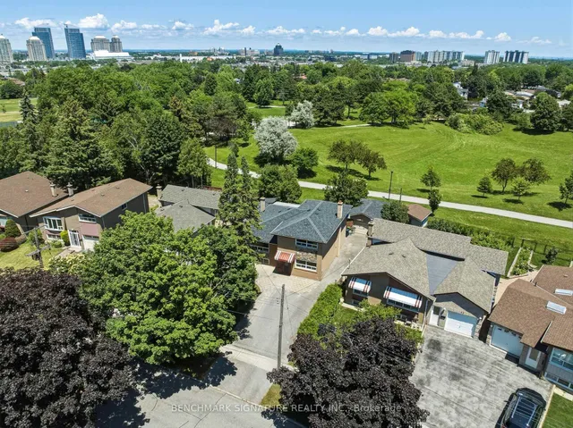 51 Baybrook Cres, Toronto 3