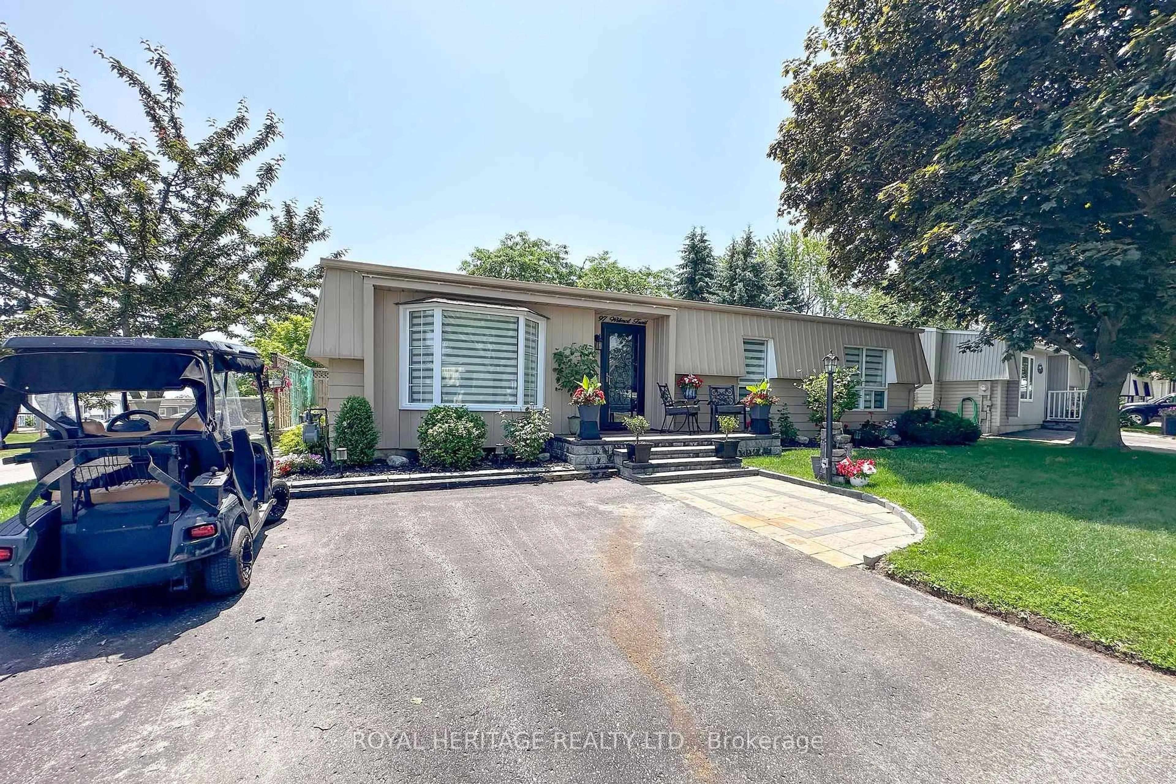 A pic from outside/outdoor area/front of a property/back of a property/a pic from drone, street for 97 Wilmot Tr, Clarington Ontario L1B 1A7