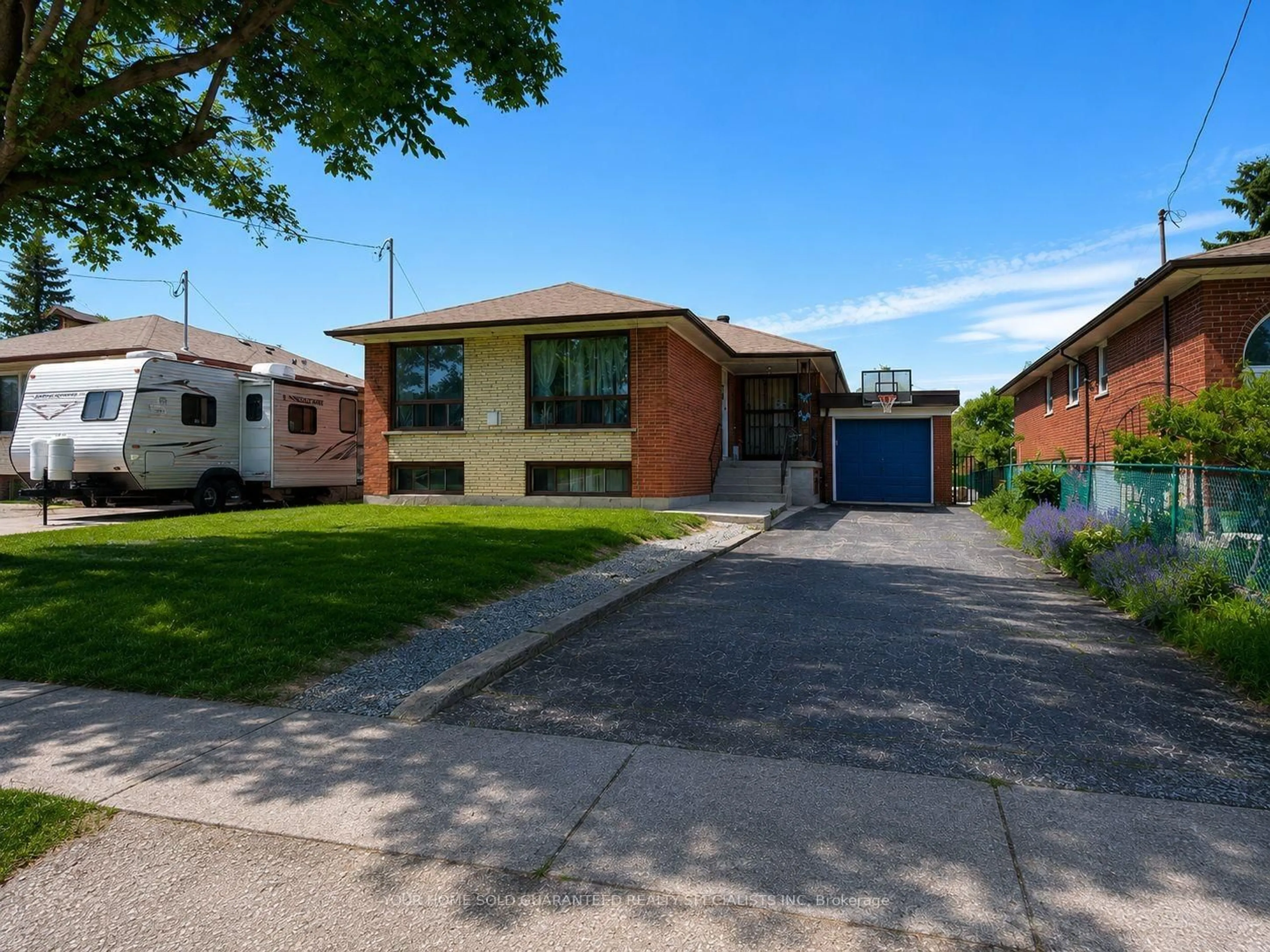 A pic from outside/outdoor area/front of a property/back of a property/a pic from drone, street for 34 Zenith Dr, Toronto Ontario M1K 1K4