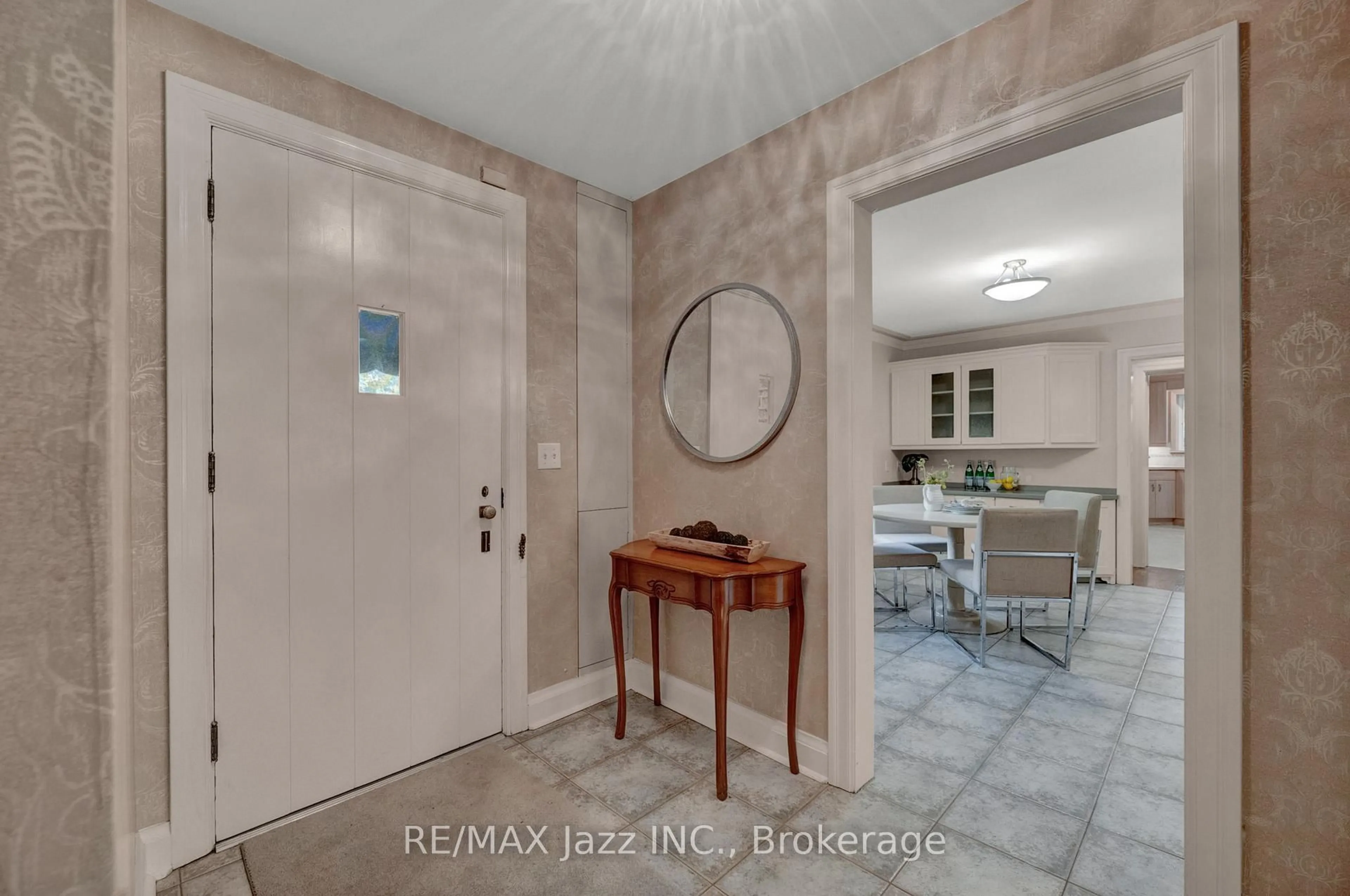 Indoor entryway for 630 Brookside Dr, Oshawa Ontario L1G 4H1