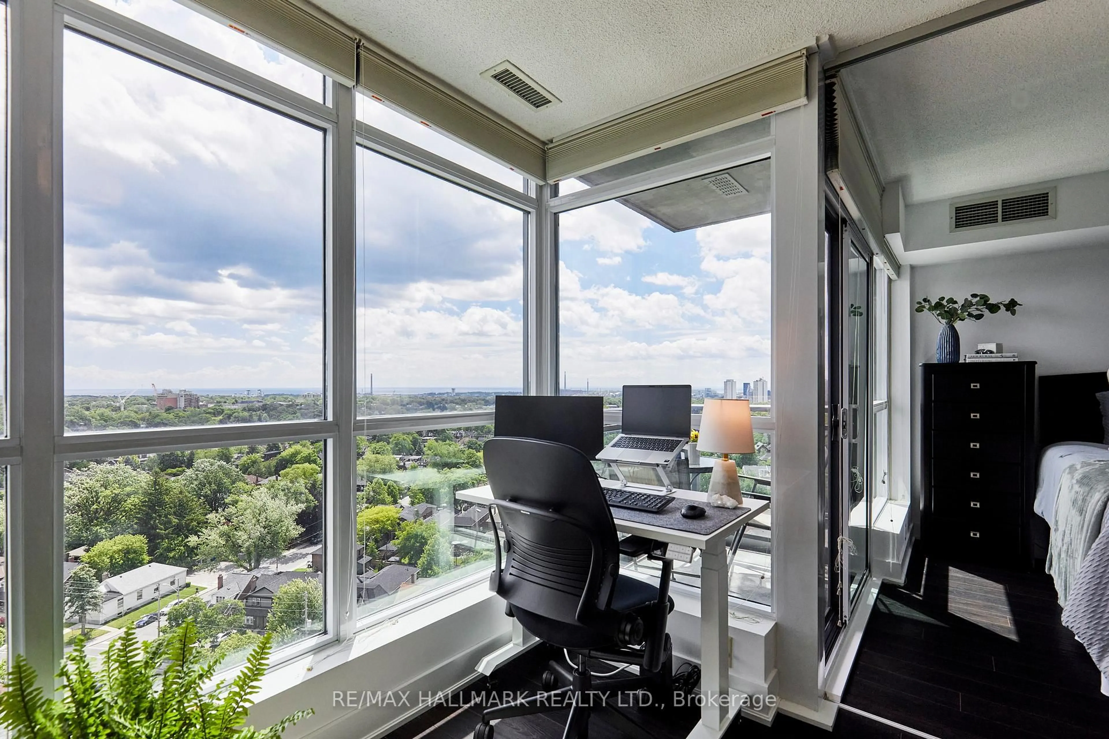 A pic of a room for 1048 Broadview Ave #1804, Toronto Ontario M4K 2B8