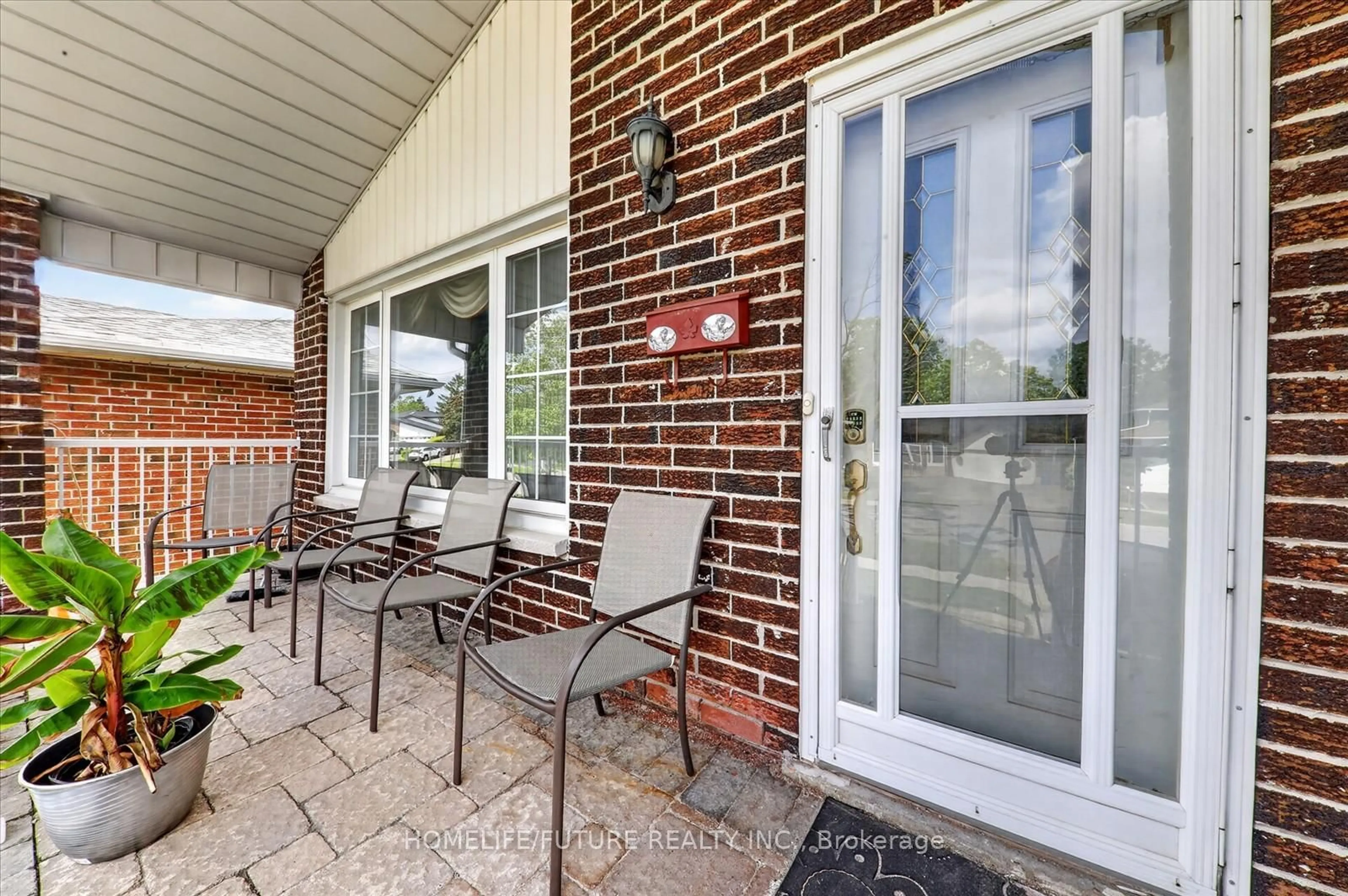 Patio, street for 24 Cleethorpes Blvd, Toronto Ontario M1S 3T3