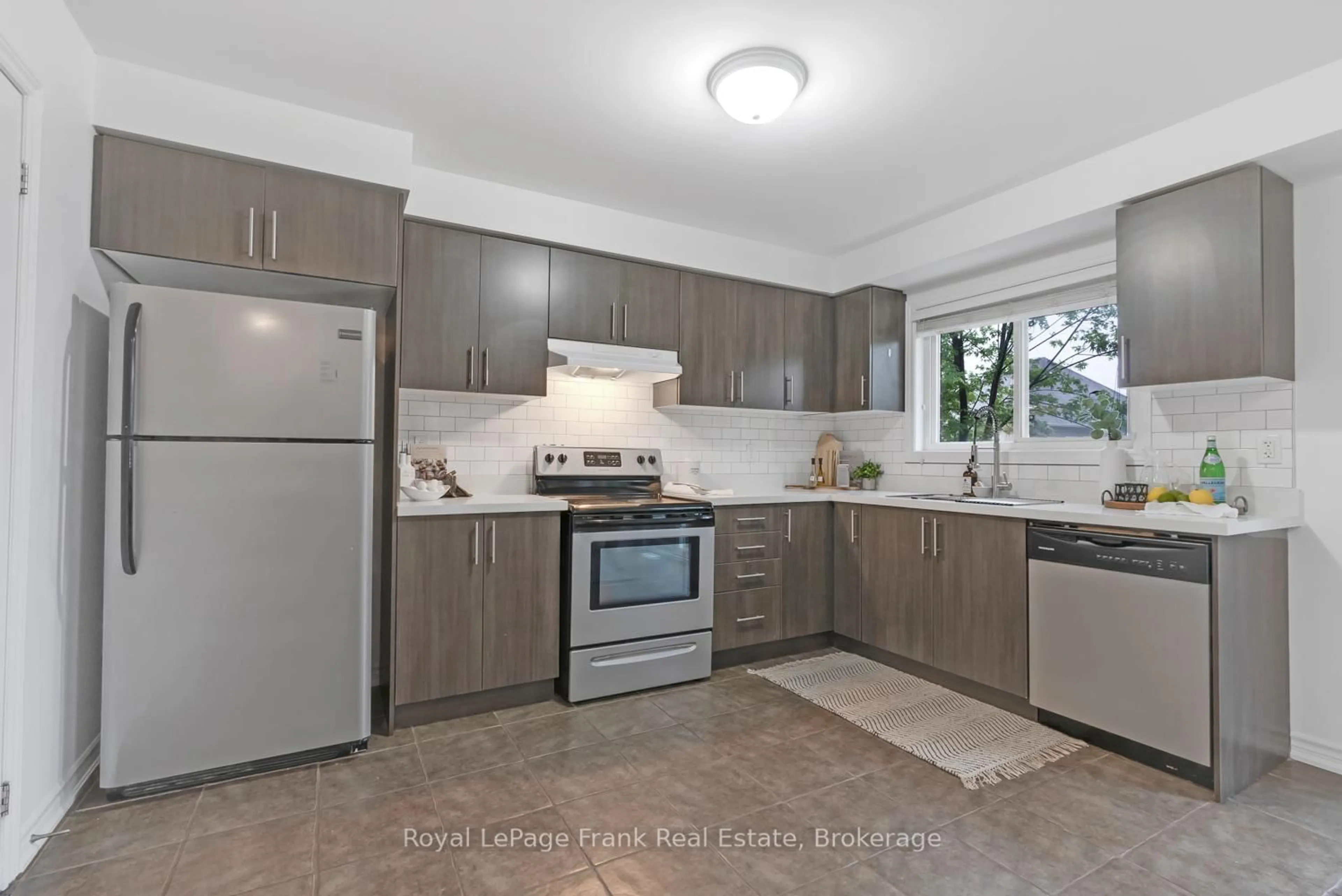 Standard kitchen, unknown for 28 Katerson Lane, Clarington Ontario L1E 0E9